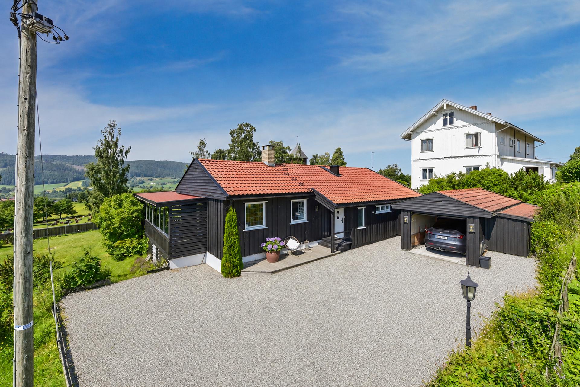 Velkommen til Søndre Ålsvegen 46! Foto: Kjell Vidar Martinsen. Bilde nummer 2 av 3