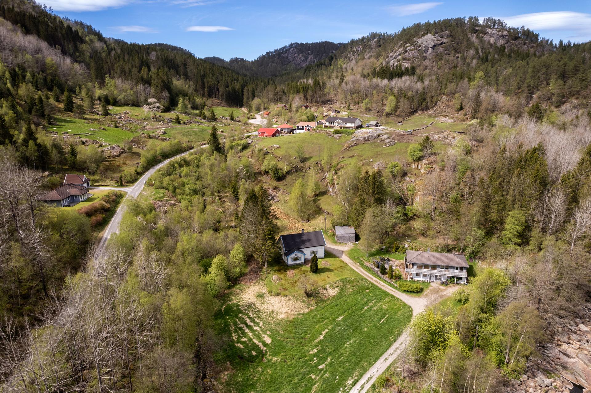 EiendomsMegler1 presenterer Åveslandsveien 43. Bilde nummer 1 av 3