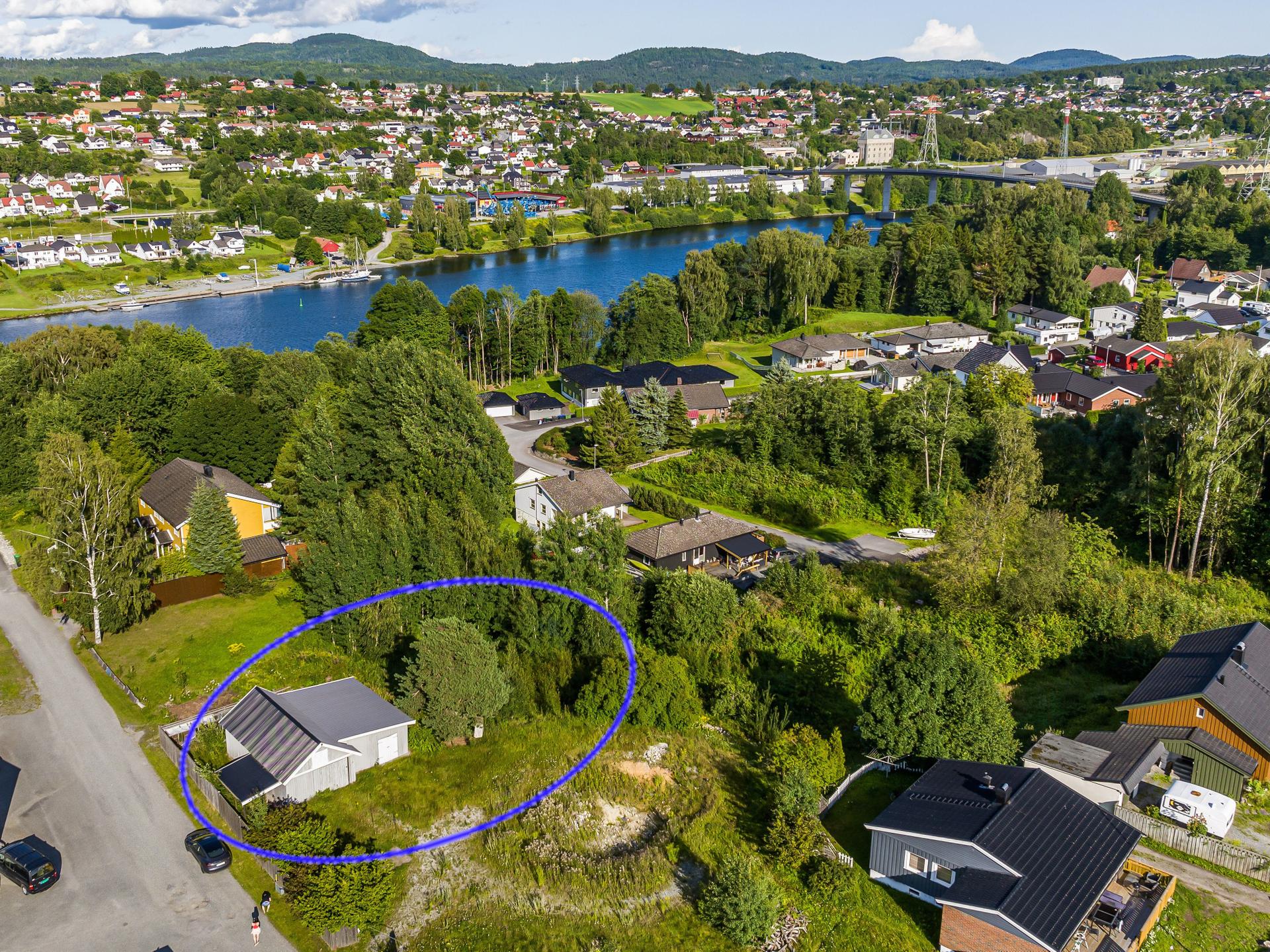 Eiendomsmegler Espen Thoresen presenterer eiendomstomt ved Granegården!. Bilde nummer 1 av 3