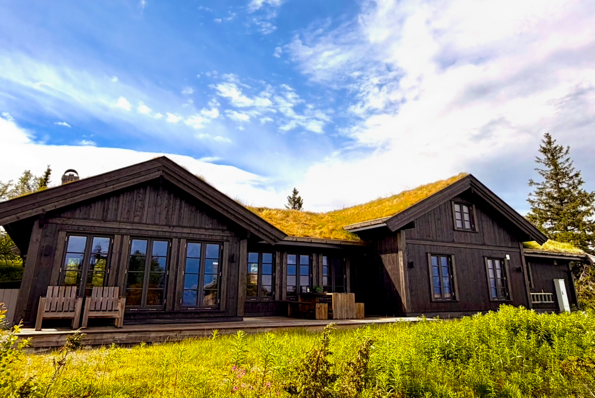 Velkommen til Juuls Veg 3. Foto: Husfoto. Bilde nummer 1 av 3
