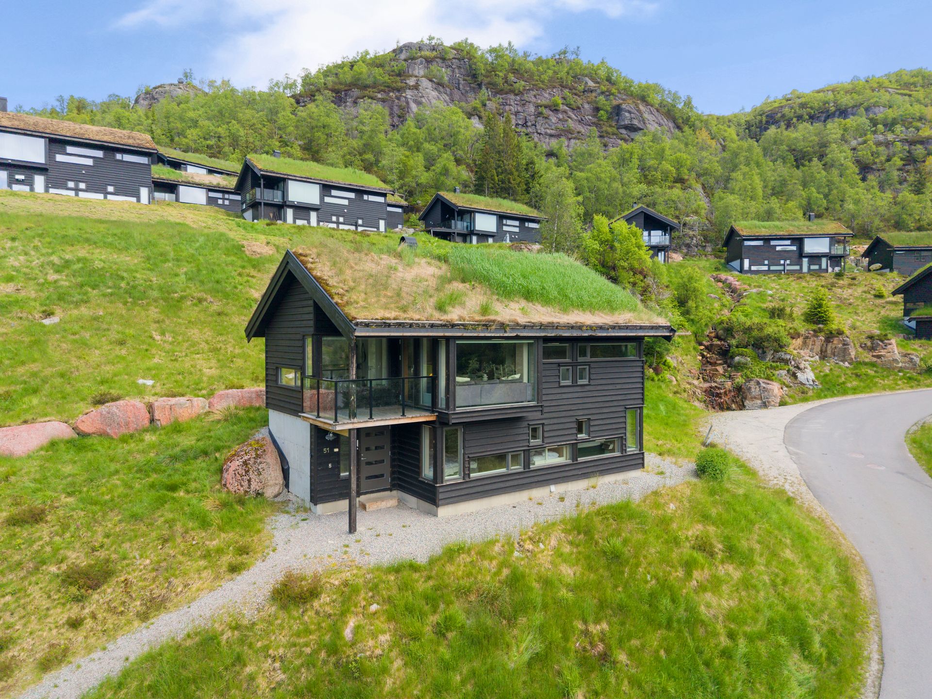 EiendomsMegler1v/Torill Kalsaas presenterer Beinesvatnet 51. Foto: Joakim Bjerk . Bilde nummer 1 av 3