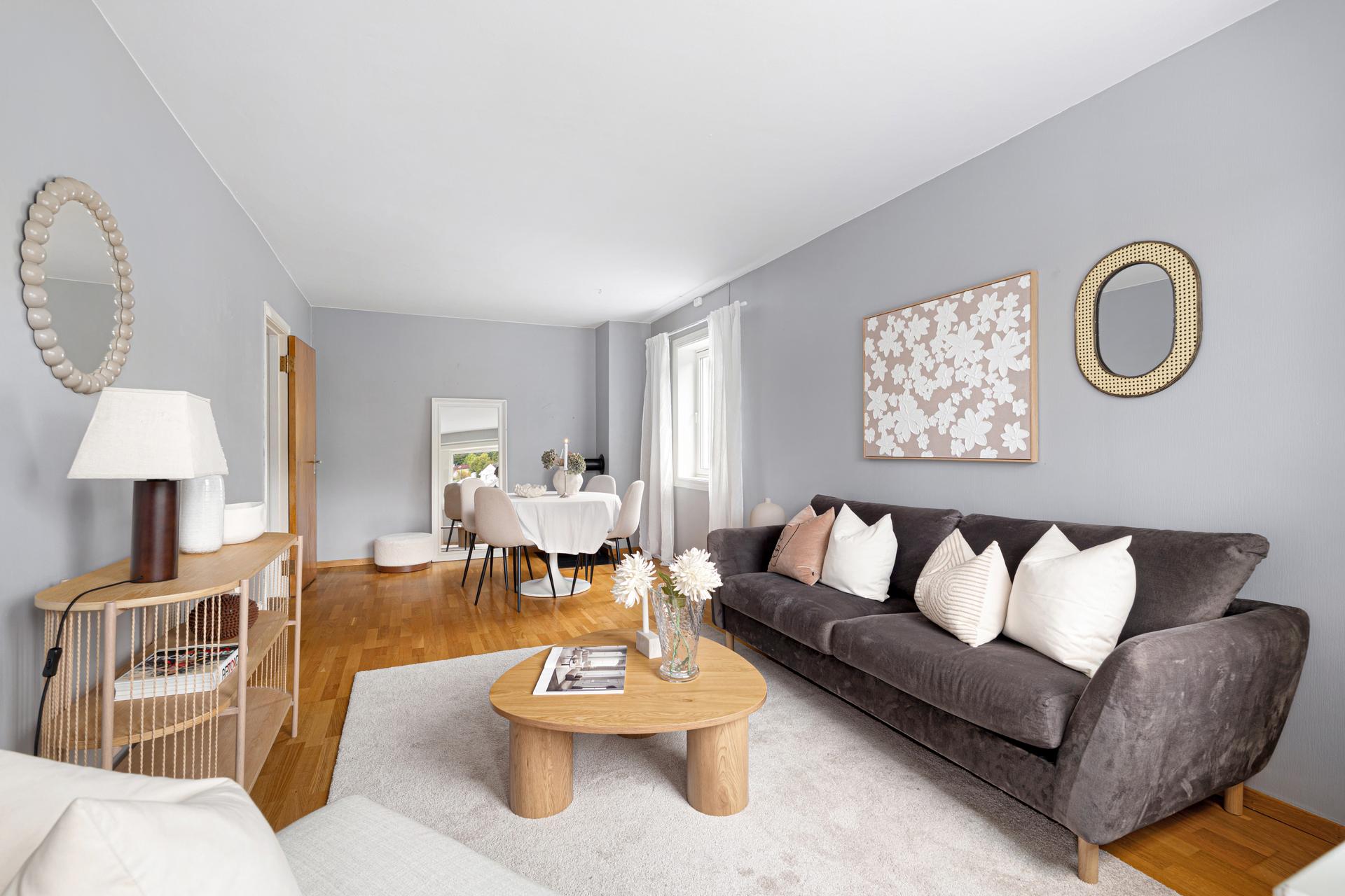 Her bor du i en 3. etasjes leilighet på 85 m² BRA. med 2 stk boder.. Bilde nummer 2 av 3