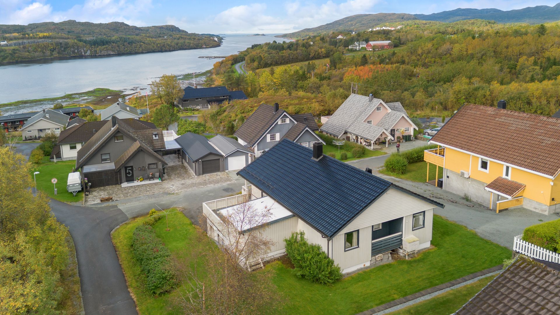 Velkommen til Tjuvskardveien 6! Foto: IMG Foto ved Ingunn Grøntvedt. Bilde nummer 1 av 3