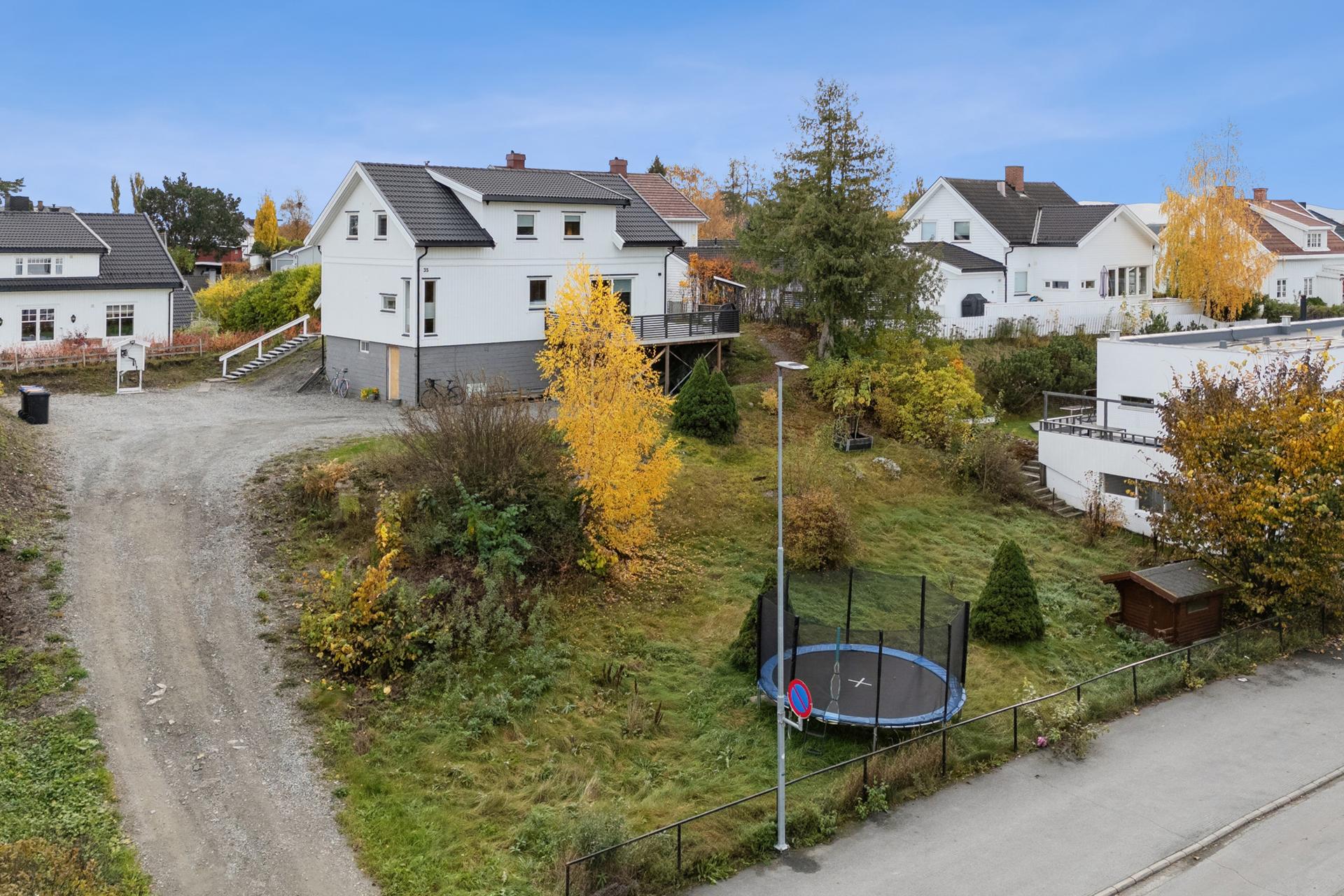 Tomten er på 646,2 m².. Bilde nummer 3 av 3