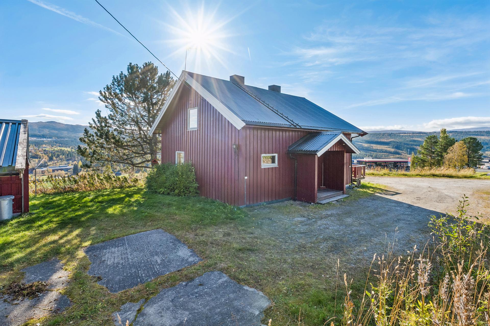 Innholdsrik enebolig med sentral beliggenhet i Ås, Tydal.. Bilde nummer 2 av 3