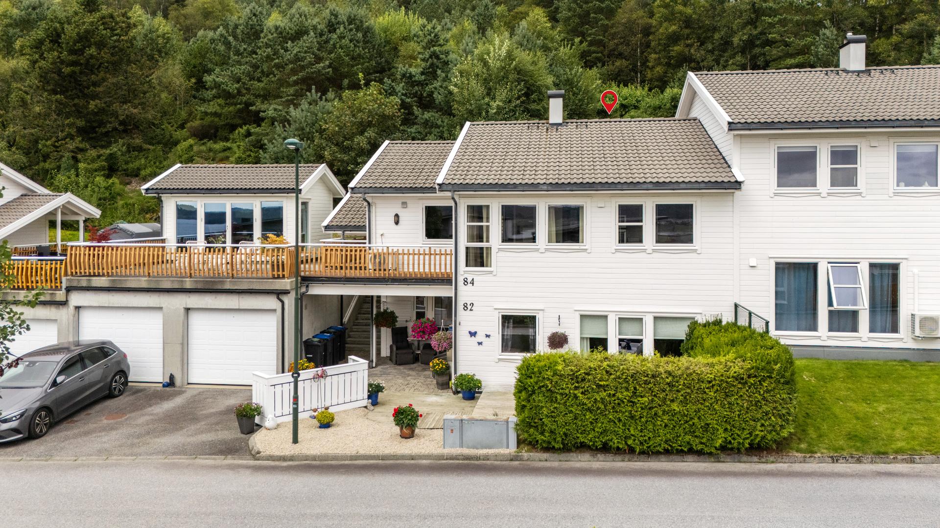 Velkommen til Alvanutlia 84. En gjennomgående og lettstelt leilighet med stor terrasse Foto: Panomaxstudio. Bilde nummer 1 av 3