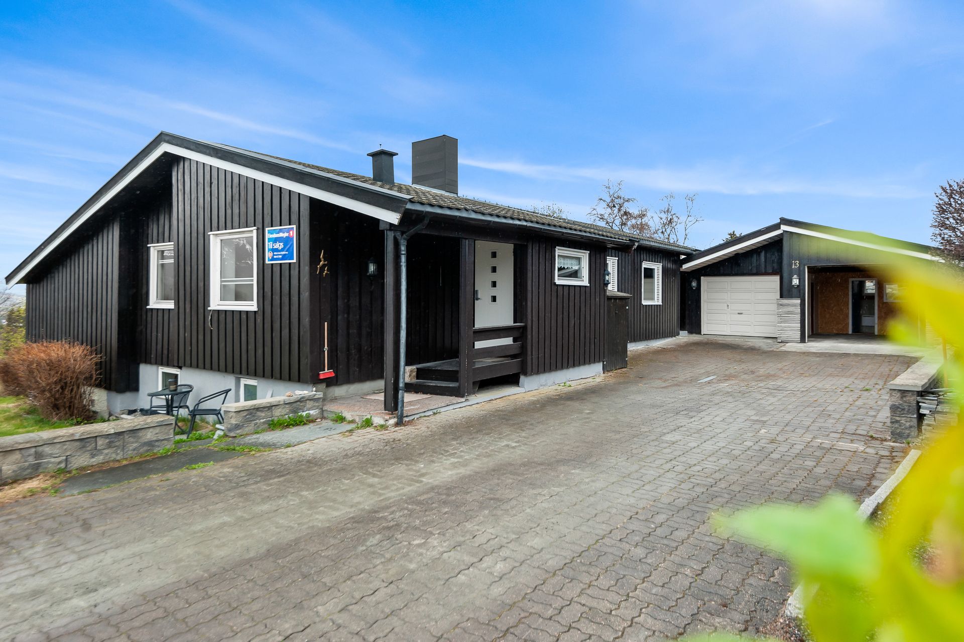 Eiendomsmegler 1 v/Albin Leo Bakkemo har gleden av å presentere Bakkevegen 13! (Foto: Interiørfoto, Bente Eidsmo). Bilde nummer 1 av 3