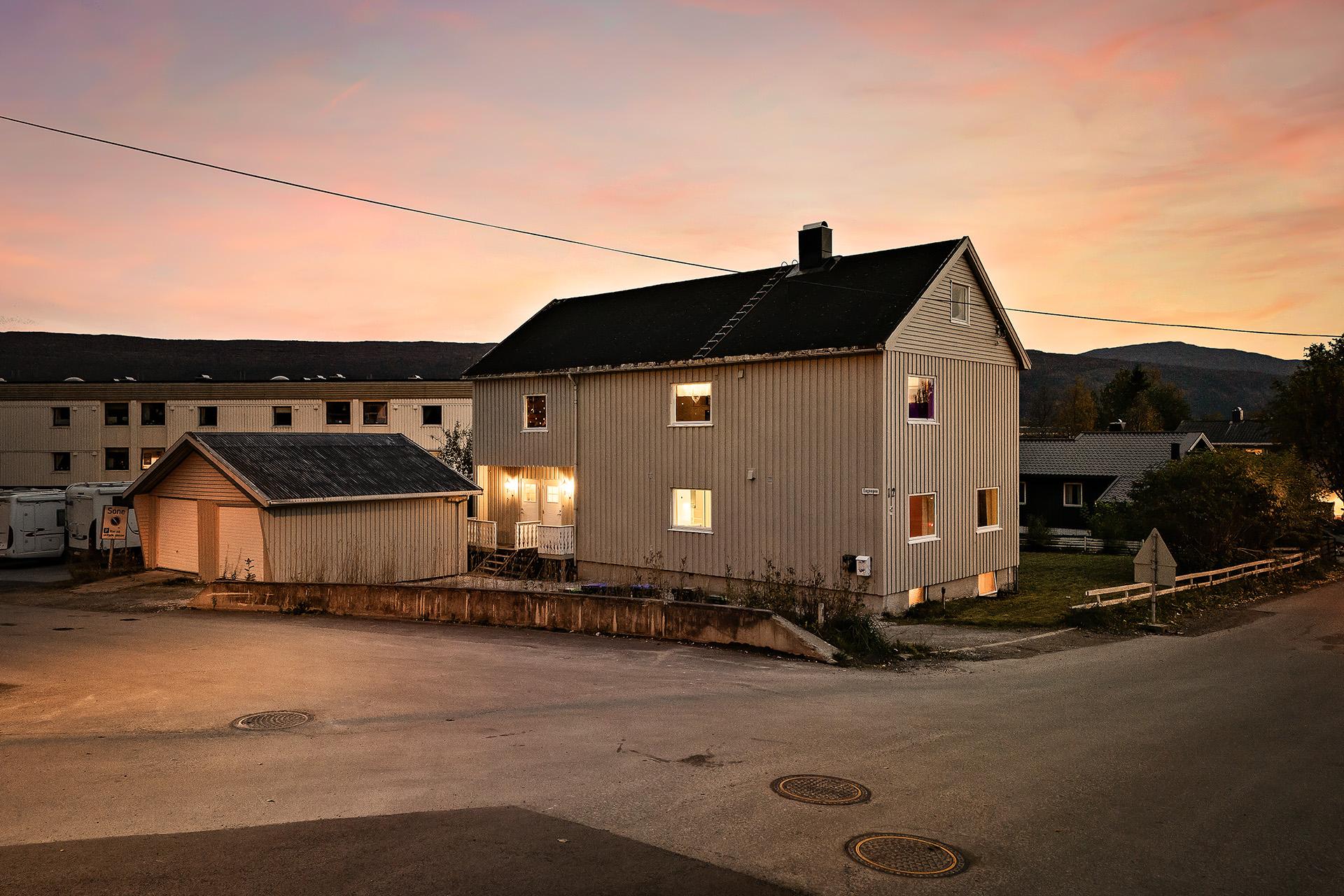 Eiendomsmegler 1 v/Gisle Kallestad har gleden av å presentere Skogveien 12
Foto: EFKT. Bilde nummer 1 av 3