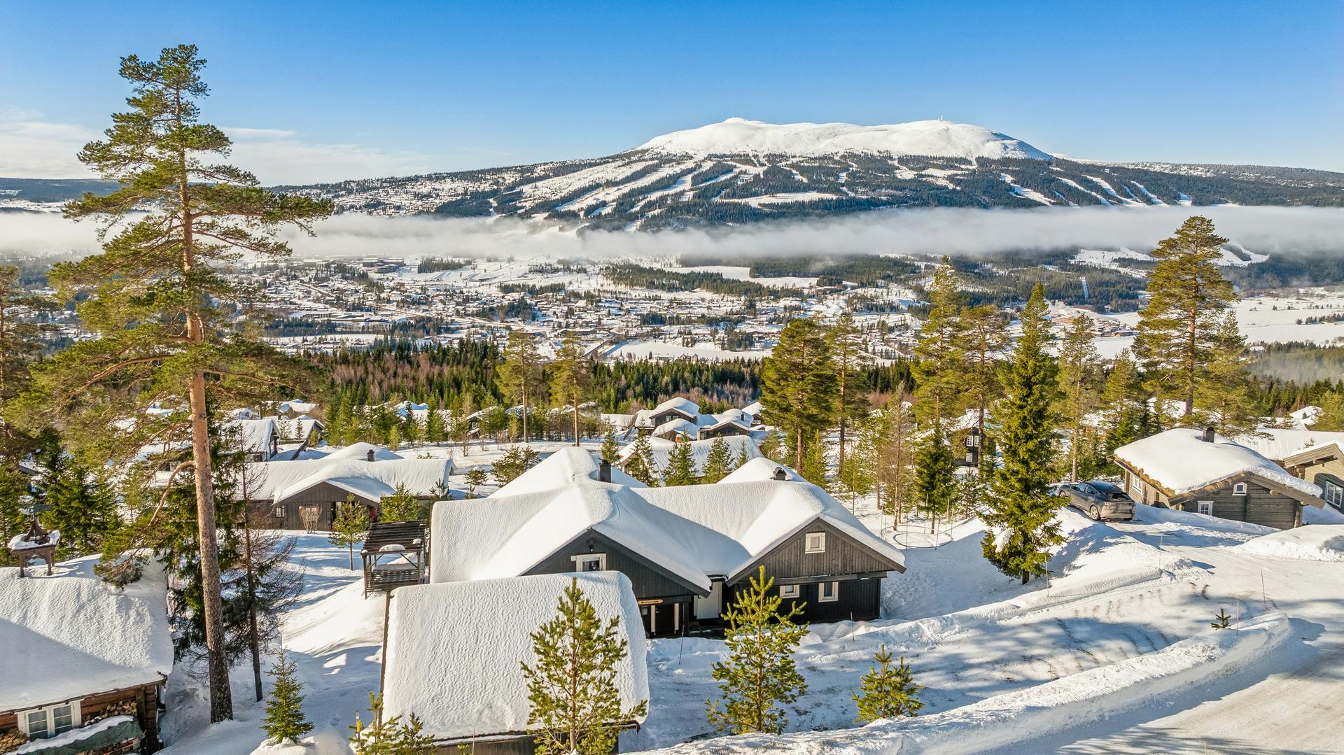 Velkommen til Bjønnåsen hyttegrend 102. Stor og flott hytte med Trysils mest eventyrlige utsikt.. Bilde nummer 2 av 3