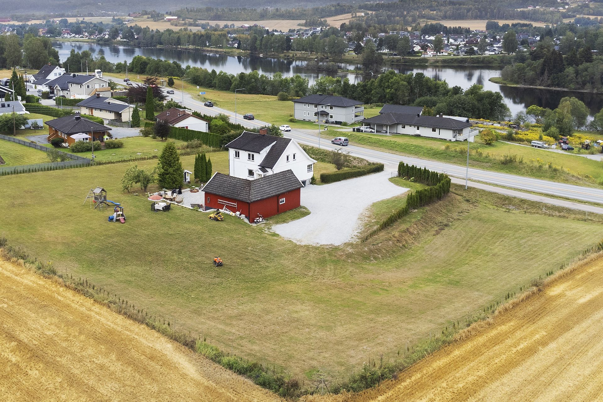 Velkommen til Horgenveien 237! Foto: Diakrit AS. Bilde nummer 1 av 3