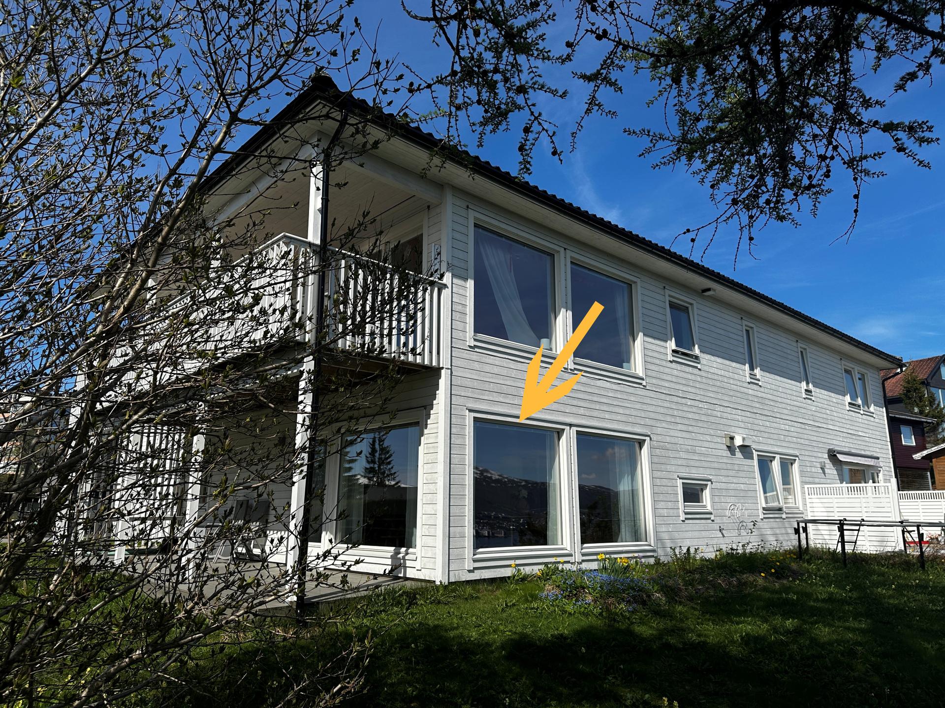 Leiligheten ligger på bakkeplan. . Bilde nummer 3 av 3