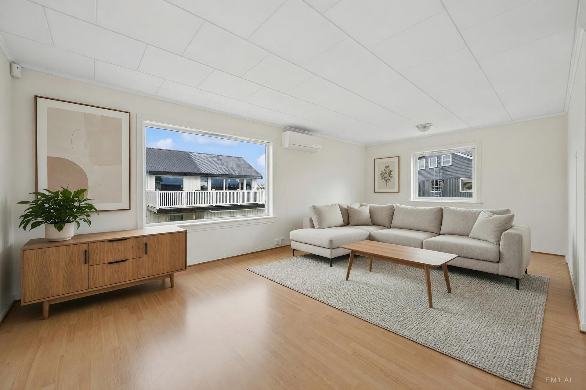 Boligen har et areal over tre plan, i tillegg til oppbevaring på loft. . Bilde nummer 3 av 3