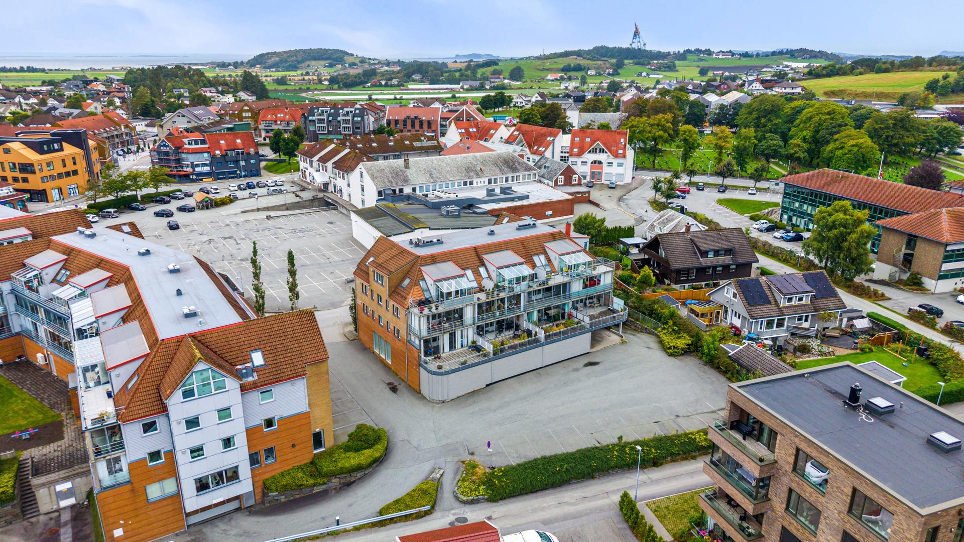 Velkommen til Jon Torbergssons Vei 25. Foto: Dirdal Foto AS. Bilde nummer 1 av 3