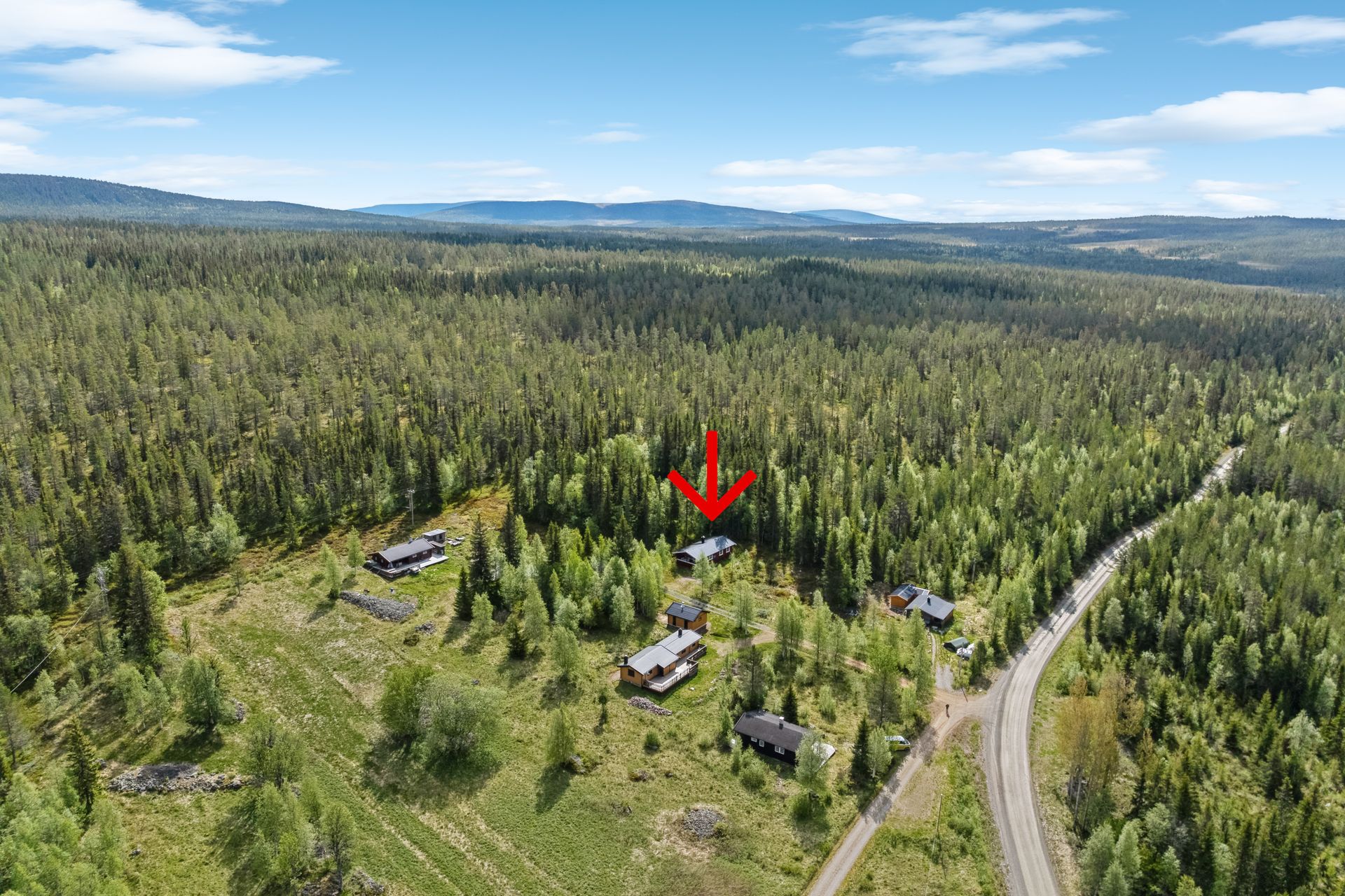 Skjærhollvegen 133 ligger vakkert til i et hyttefelt mellom Østby og Ljørdalen i Trysil kommune. Bilde nummer 3 av 3
