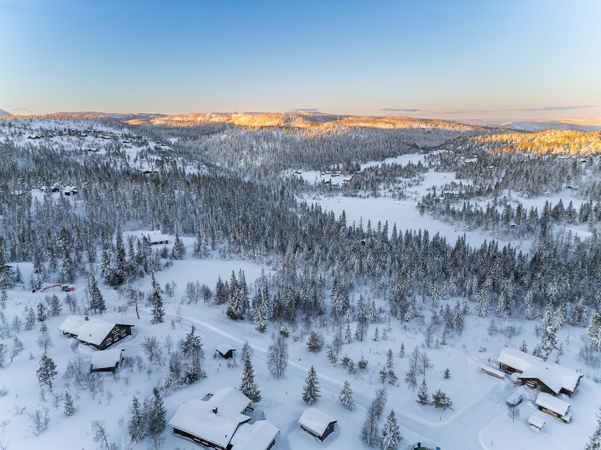 Skiløyper og turstier i umiddelbar nærhet gir aktivitet året rundt.. Bilde nummer 3 av 3