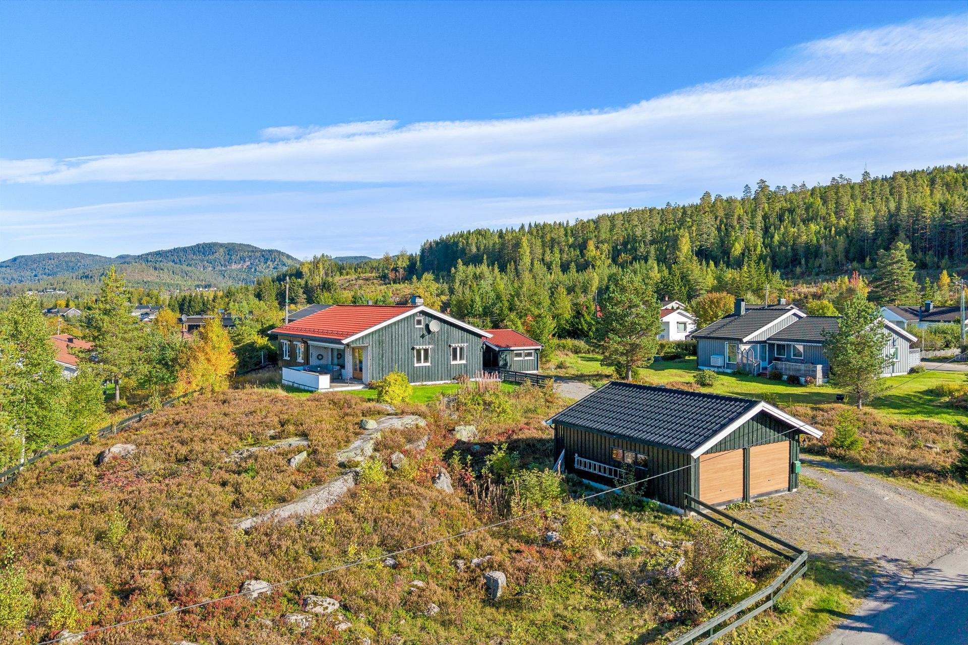 EiendomsMegler1 v/Tina Ulseth Myrvang ønsker velkommen til Tiuråsen 2! . Bilde nummer 1 av 3