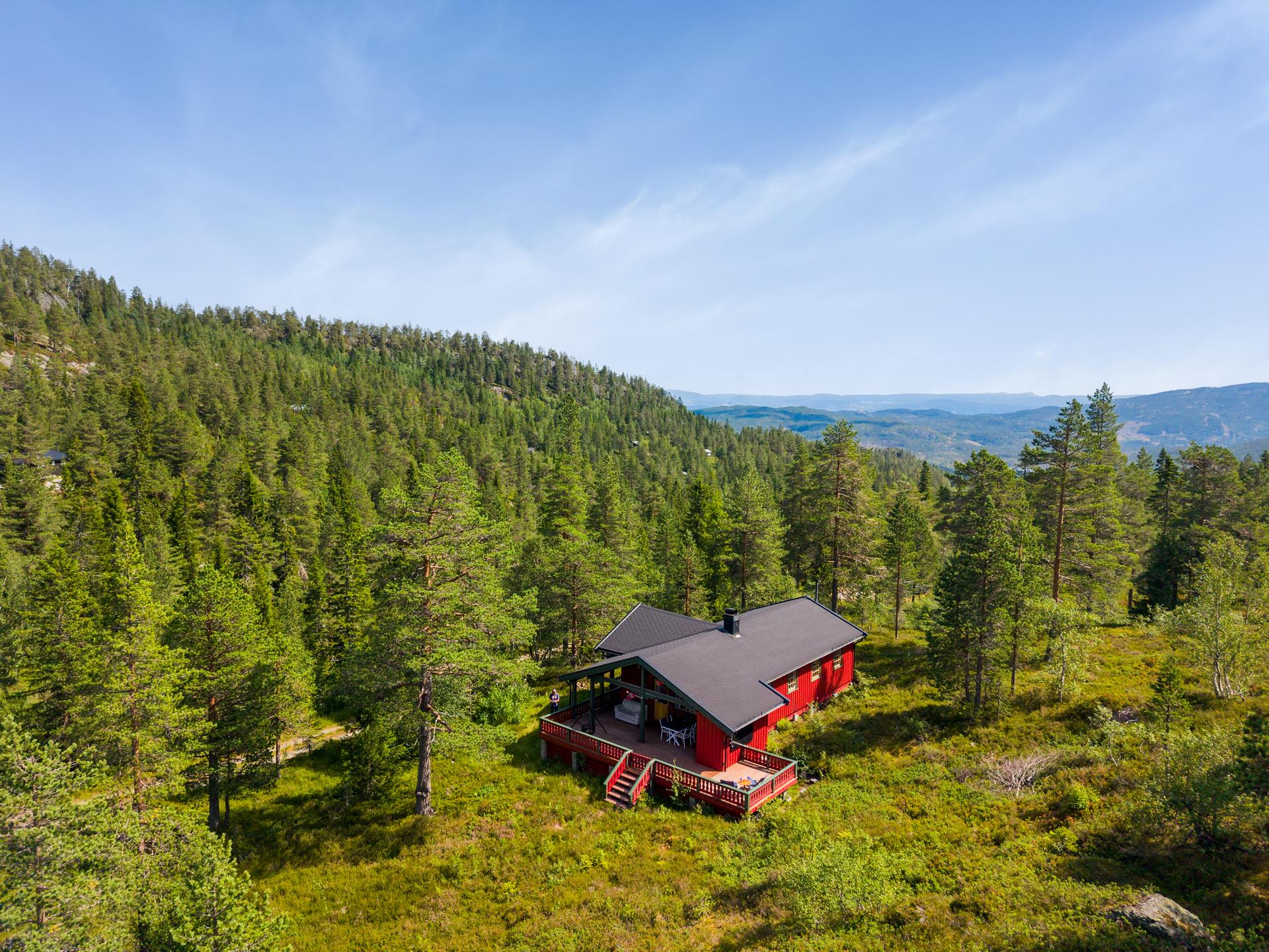 EiendomsMegler1 v/Guro Borsodi Bakka ønsker velkommen til Gavlesjåvegen 950. Foto: [Inbovi AS].. Bilde nummer 1 av 3