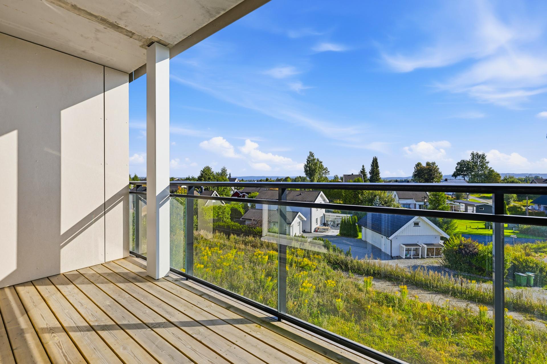 Leiligheten har en østvendt balkong og tilgang til felles takterrasse.. Bilde nummer 2 av 3