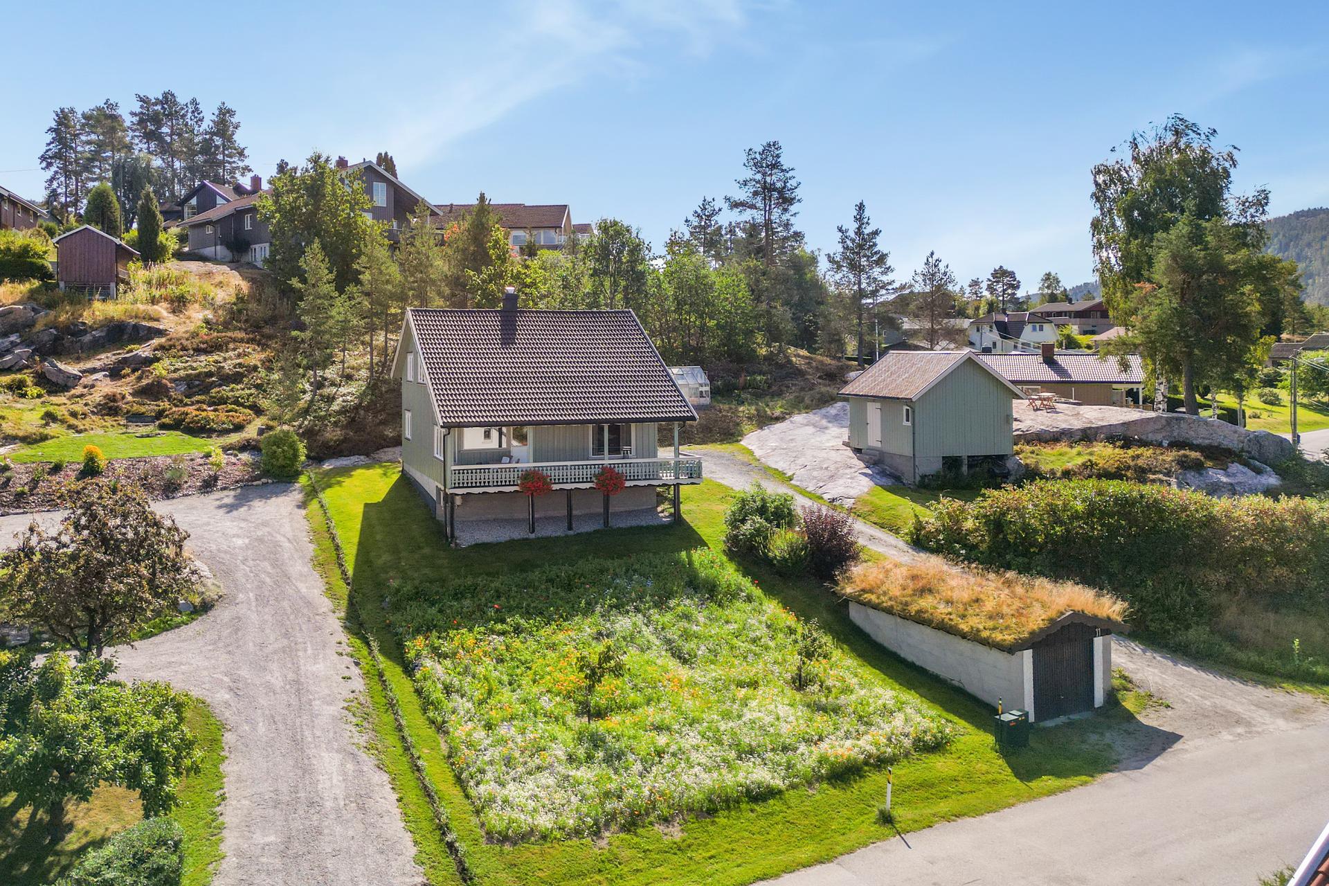 Velkommen til Åsenvegen 11. Foto: Inbovi.. Bilde nummer 1 av 3