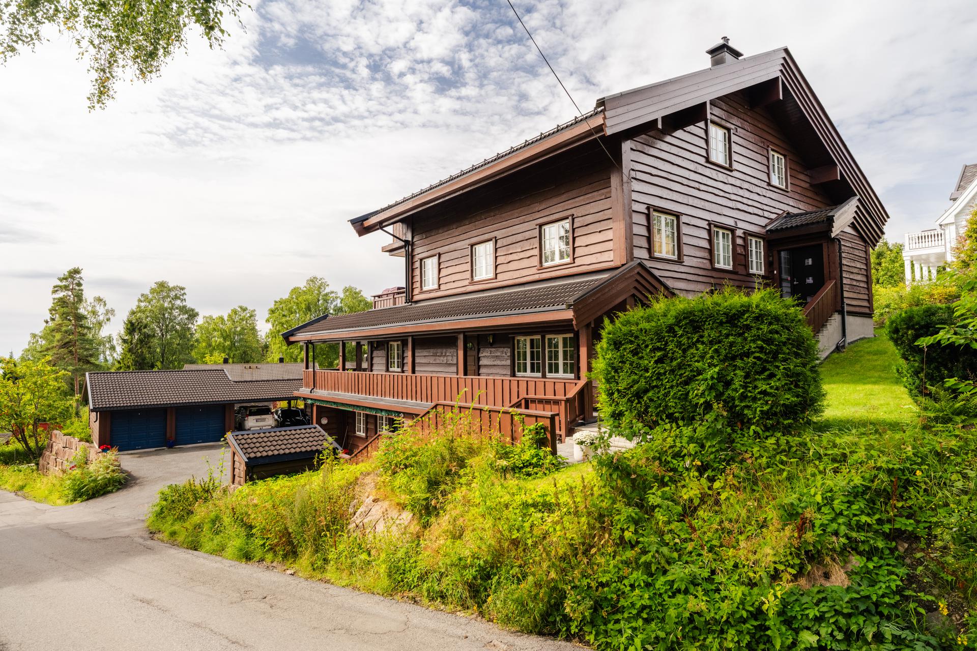 Eiendommen ligger i et veletablert og barnevennlig boligområde.. Bilde nummer 1 av 3