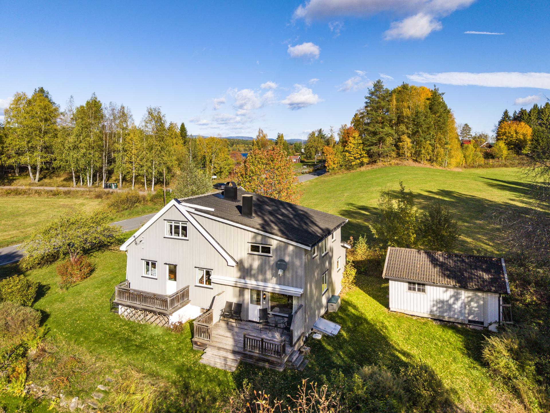 Området byr på flotte turmuligheter og stier mot Øståsen og Finnemarka.. Bilde nummer 2 av 3