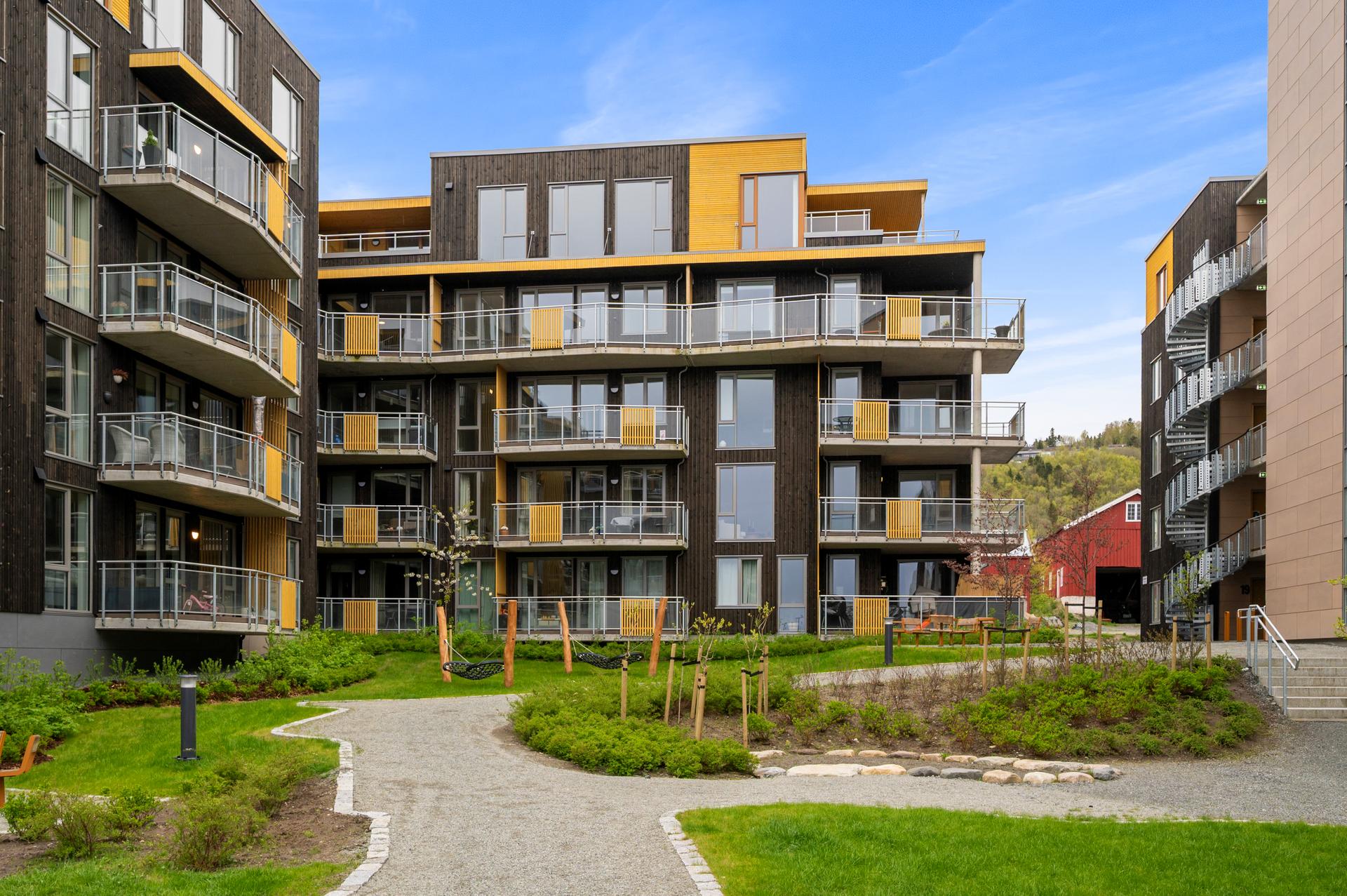 Leiligheten ligger i 2. etasje i det foreløpig siste byggetrinnet.. Bilde nummer 3 av 3