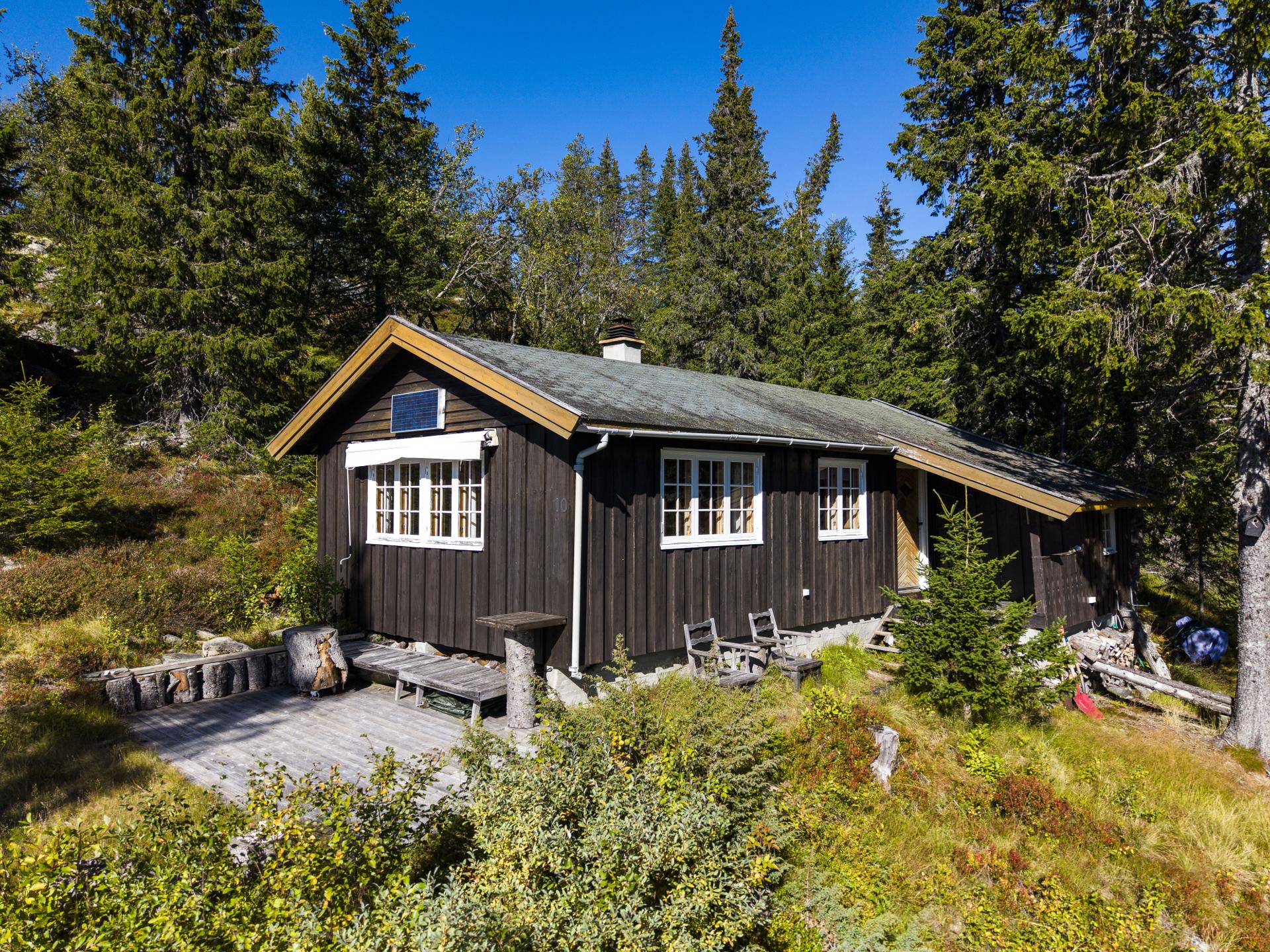Tradisjonell hytte med usjenert beliggenhet i naturskjønne omgivelser på Eggedalsfjellet.. Bilde nummer 2 av 3