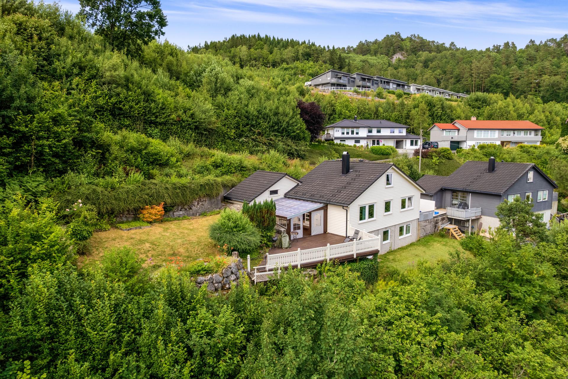 Velkommen til Lyngfjellveien 37. Foto: Mirakelfoto v/Anne Rakel Haaland.. Bilde nummer 1 av 3