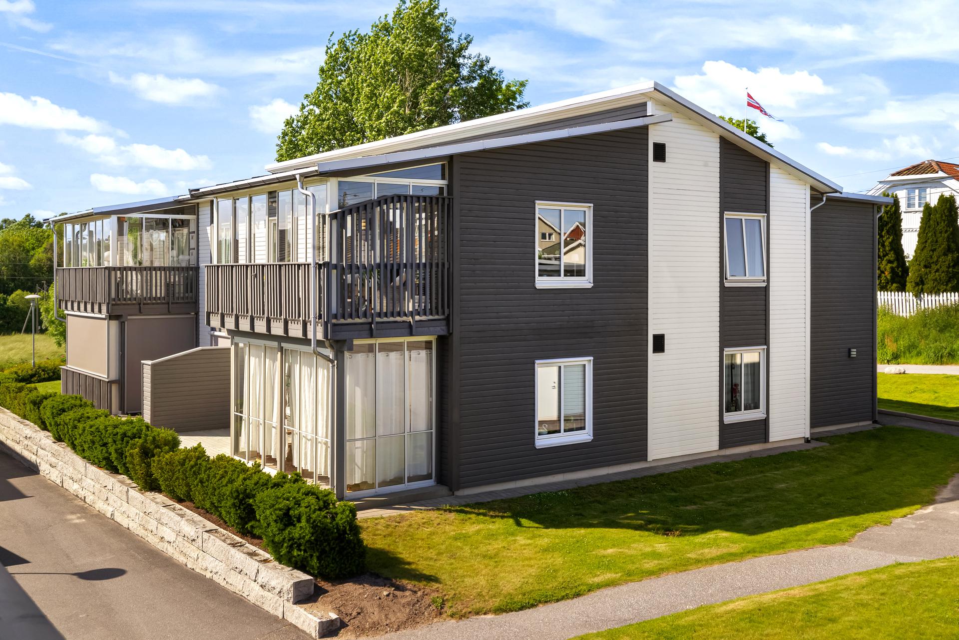 Velkommen til Øvre Tomtegate 8, presentert av EiendomsMegler1 v/Mette Ledang. Foto: Fotoetcetera AS.. Bilde nummer 1 av 3