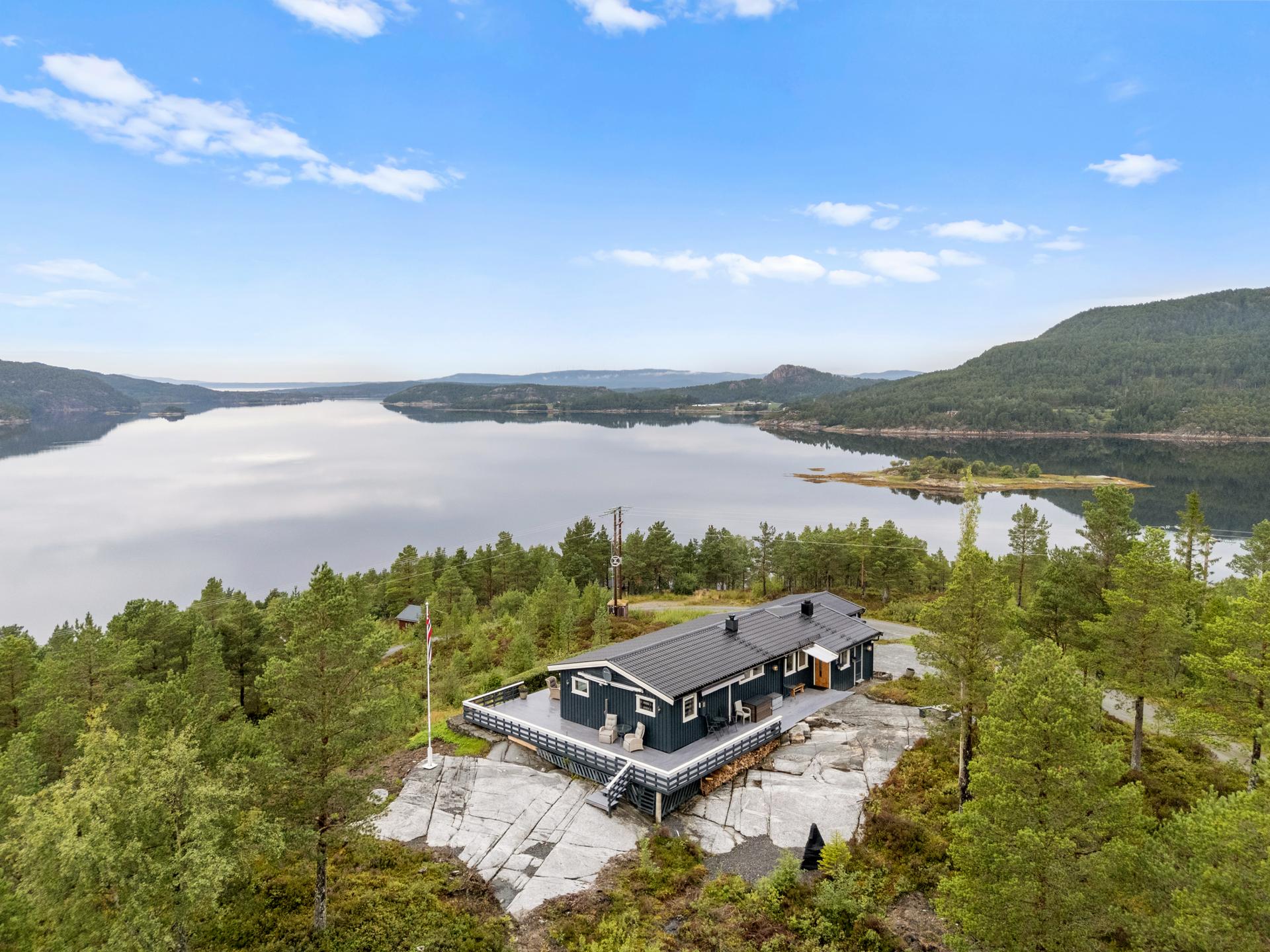 Velkommen til Gjengstøv. 325! Foto: Interiørfoto v/Haukdal. . Bilde nummer 1 av 3