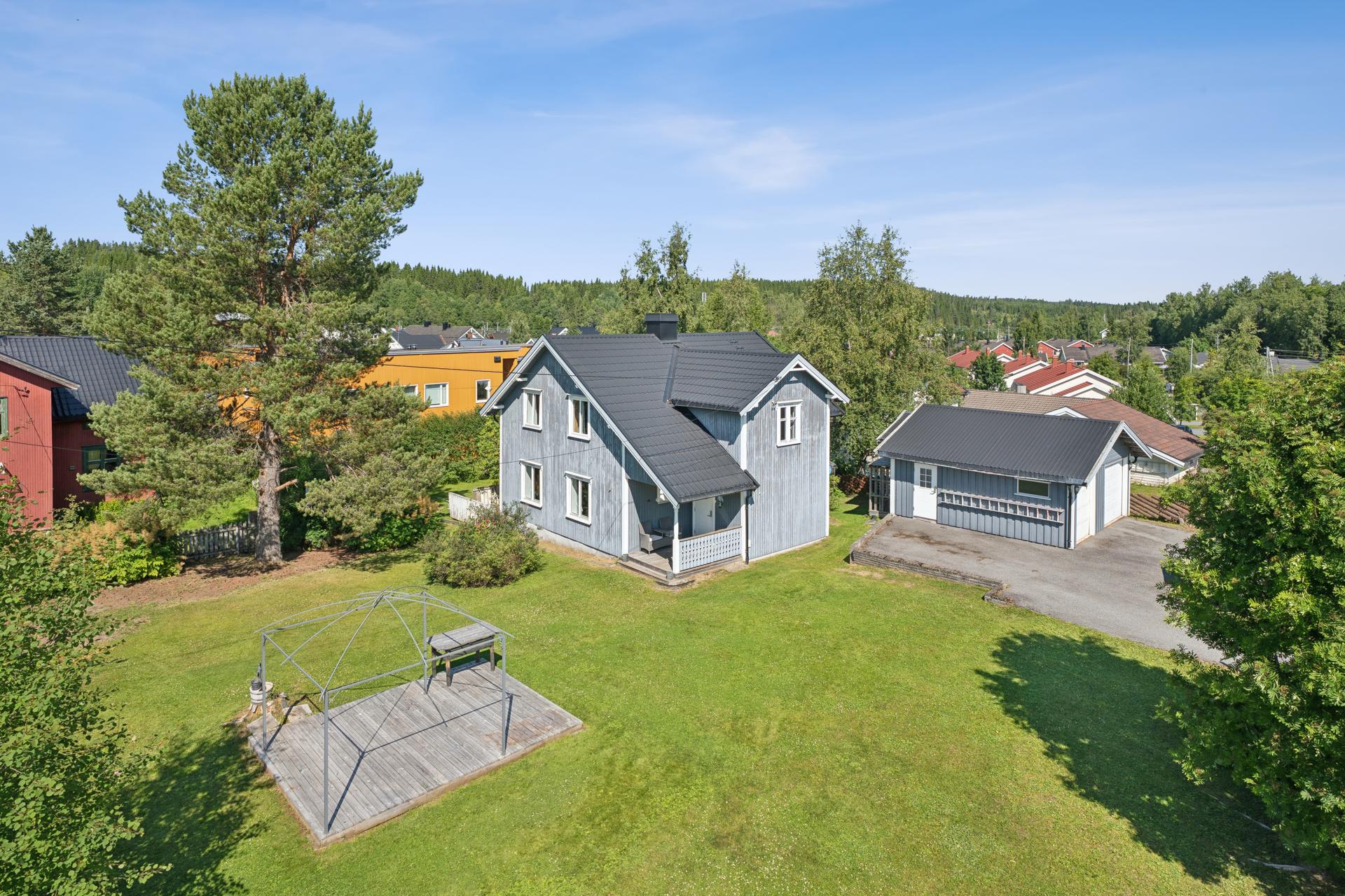 Anders Bjugstad i EiendomsMegler1 ønsker velkommen til visning!. Bilde nummer 1 av 3