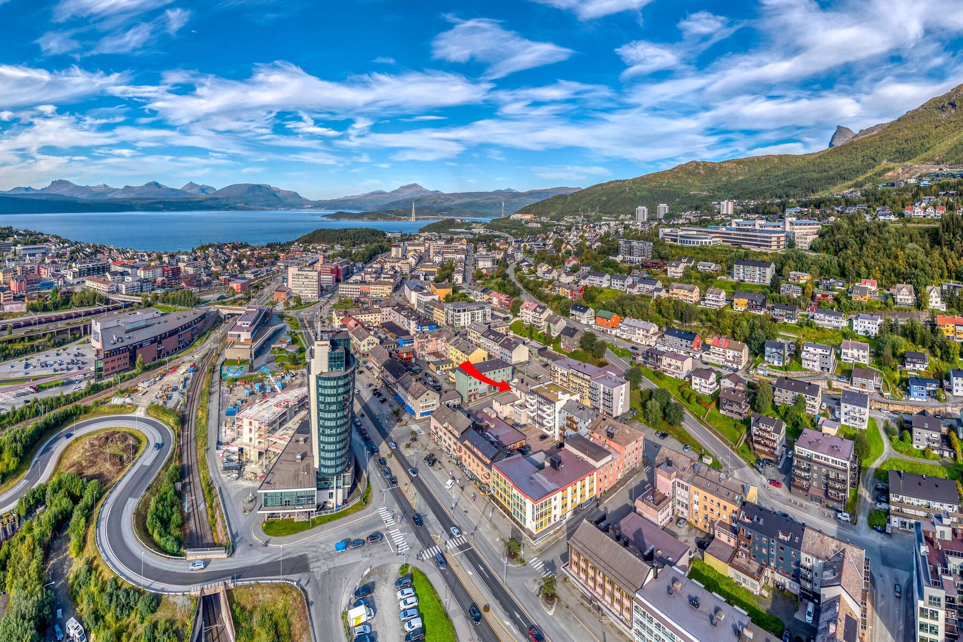 Attraktiv beliggenhet med kort gangavstand til Scandic Narvik og kollektivtransport.. Bilde nummer 3 av 3