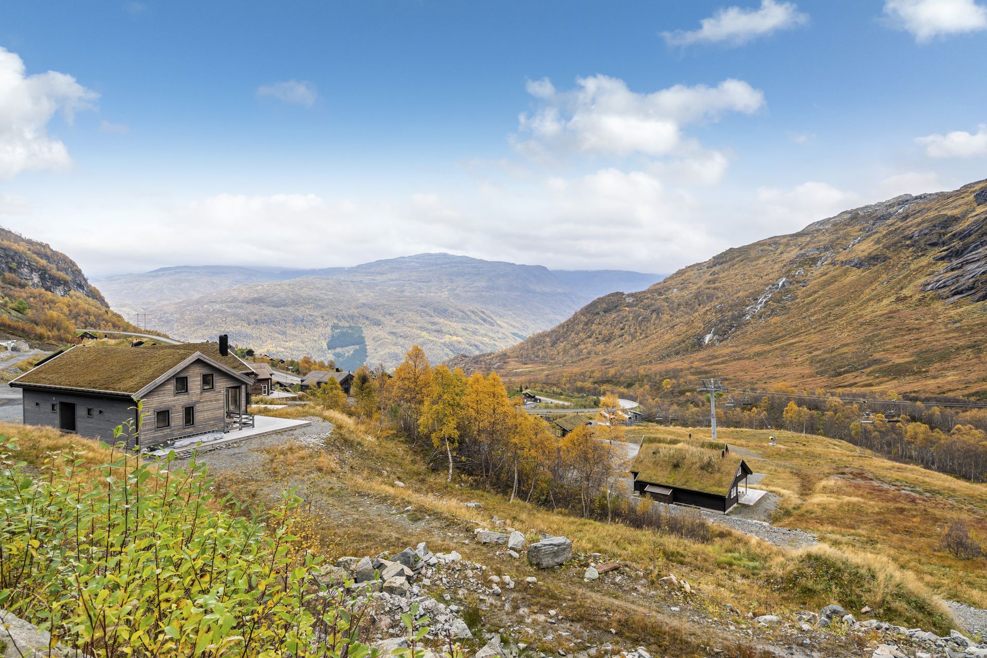 Utsikt fra tomten. Bilde nummer 2 av 3