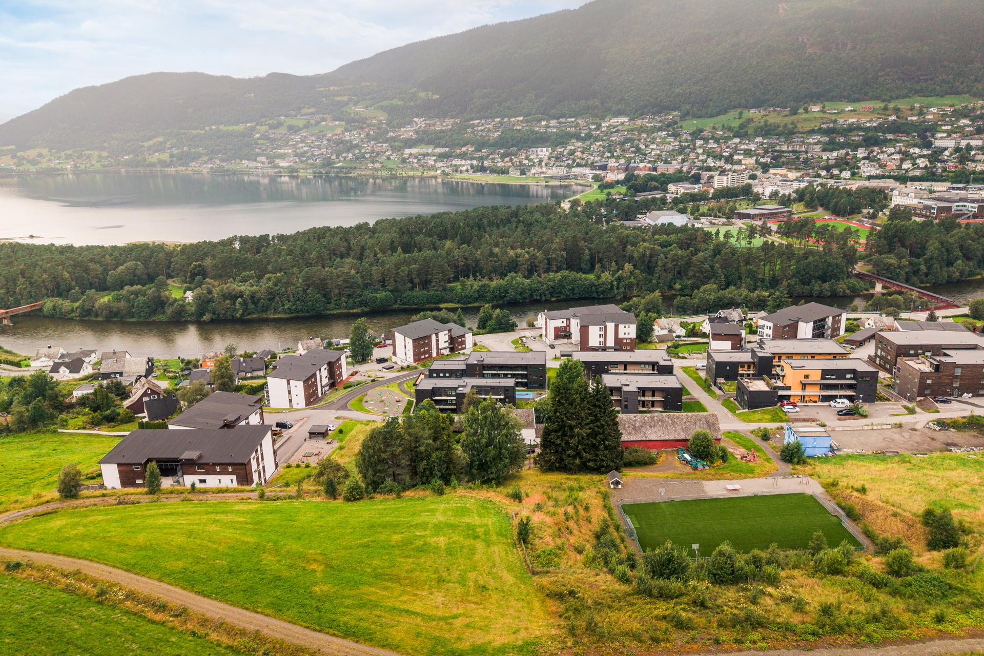Her bor du med nærhet til både Vangsvatnet, Voss sentrum og flotte turområder.. Bilde nummer 3 av 3