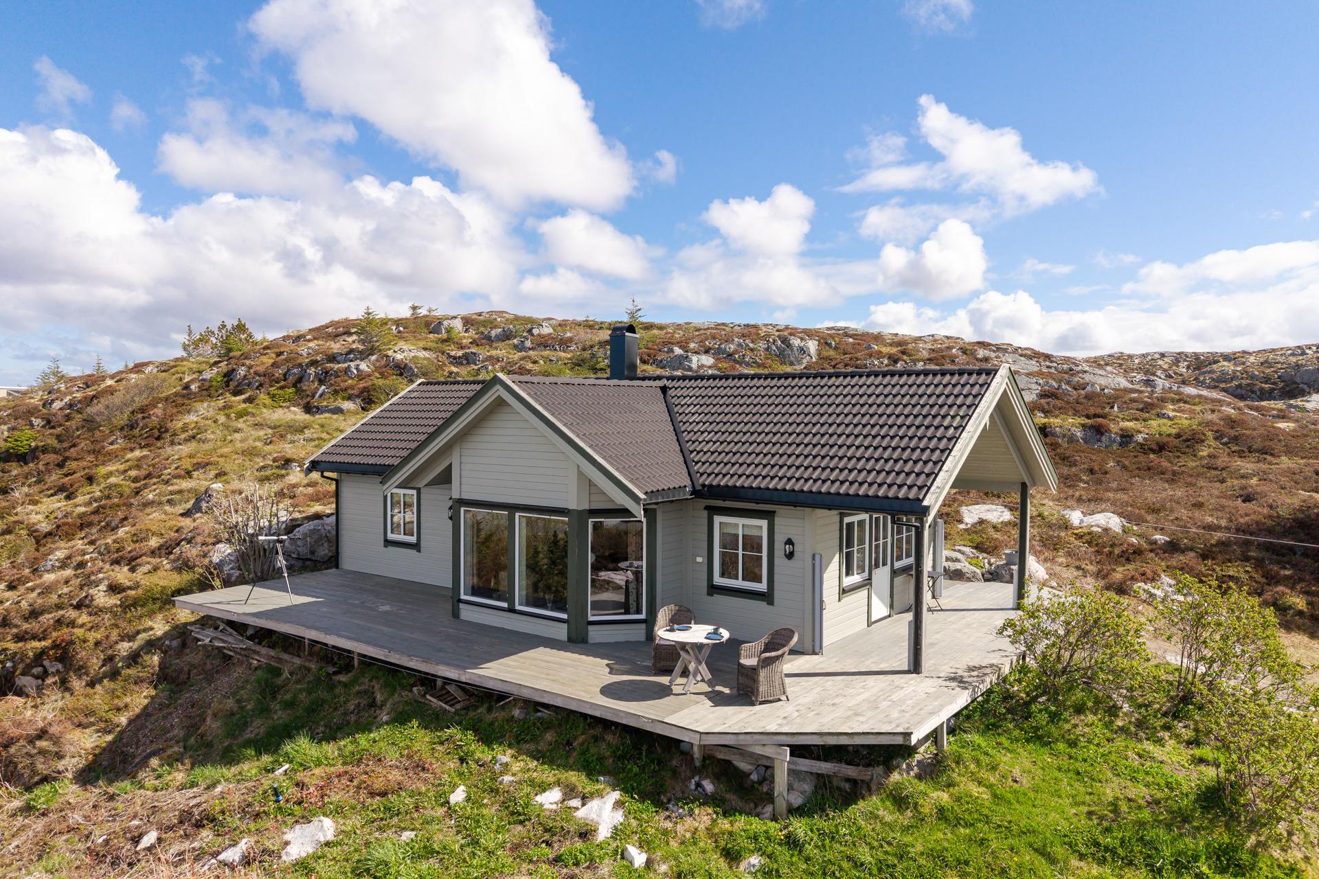 Naturtomt på 787,9 m² med hytte og bod. Bilde nummer 2 av 3
