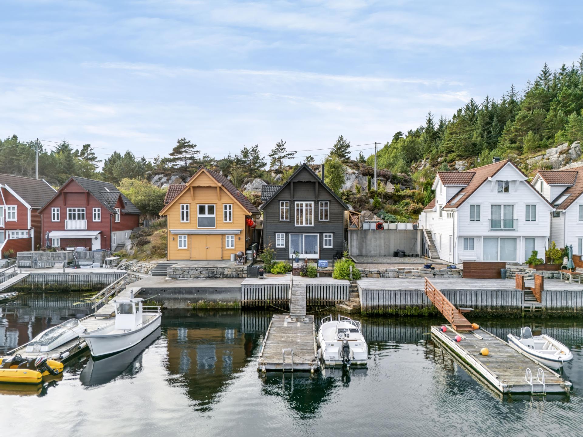 Velkommen til Steganesvegen 34 presentert av eiendomsmegler Bente Faksnes i Eiendomsmegler 1. Bilde nummer 2 av 3