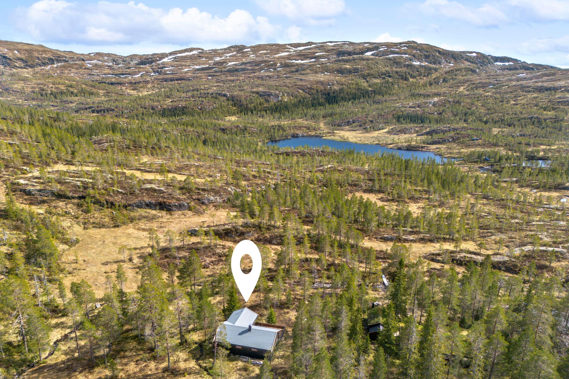 Beliggende ved Småslettbekken like ved Damtjønna i Ogndal. Området er velegnet som utgangspunkt for fjellturer. . Bilde nummer 2 av 3