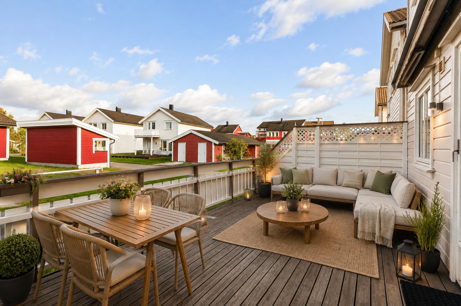 Den vestvendte terrassen har god plass til både sittegruppe og spisebord. (Illustrasjon). Bilde nummer 3 av 3