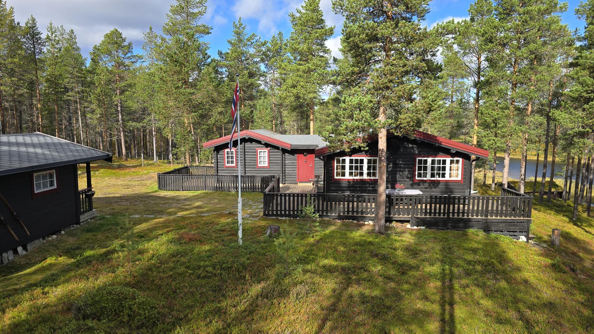 Velkommen til Rismoveien 67, presentert av Linda Merete Svee ved EiendomsMegler1! (Foto: Interiørfoto, Haukdal) Privat bilde. Bilde nummer 1 av 3