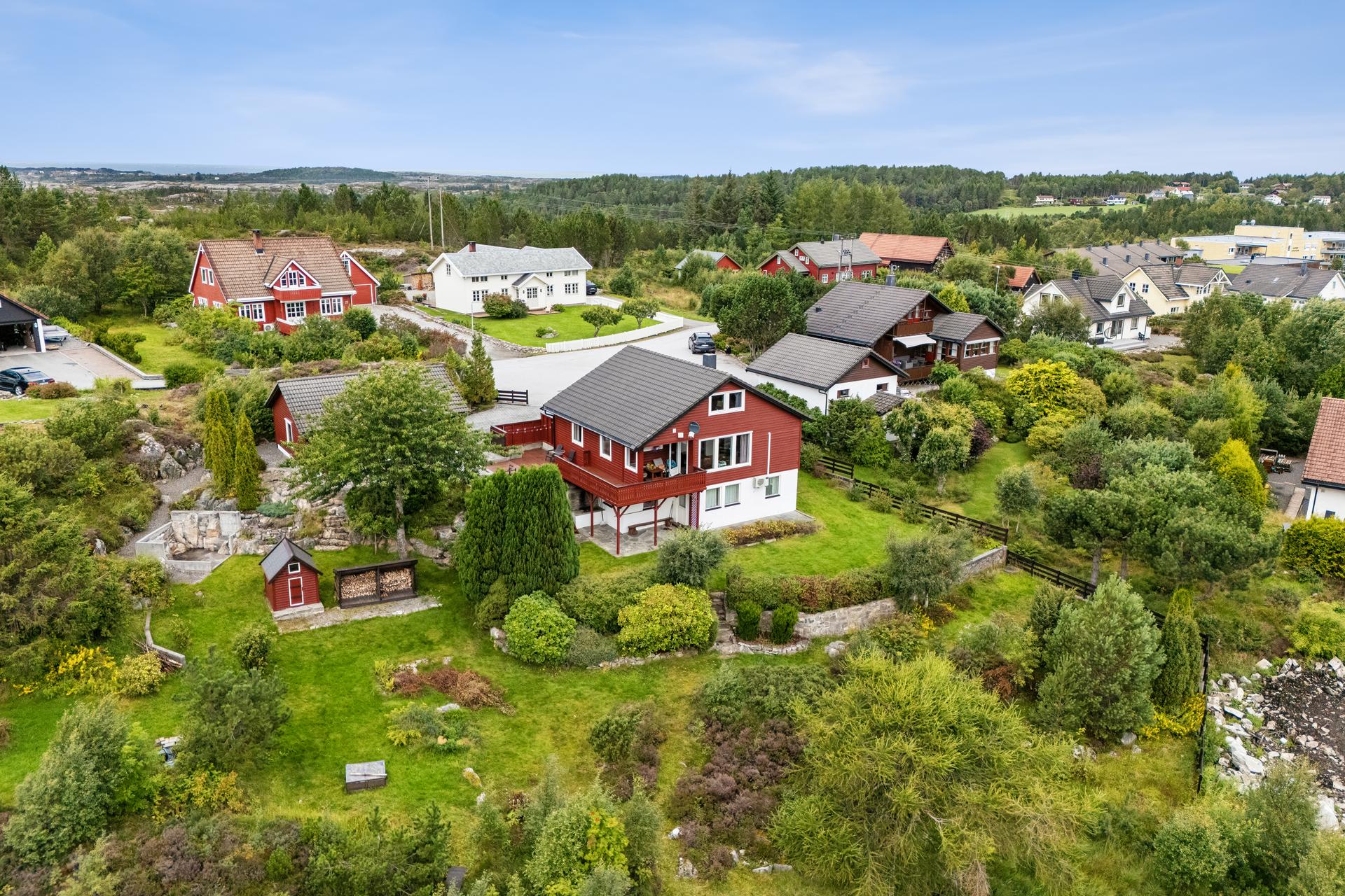 Stor og flott opparbeidet tomt . Bilde nummer 3 av 3