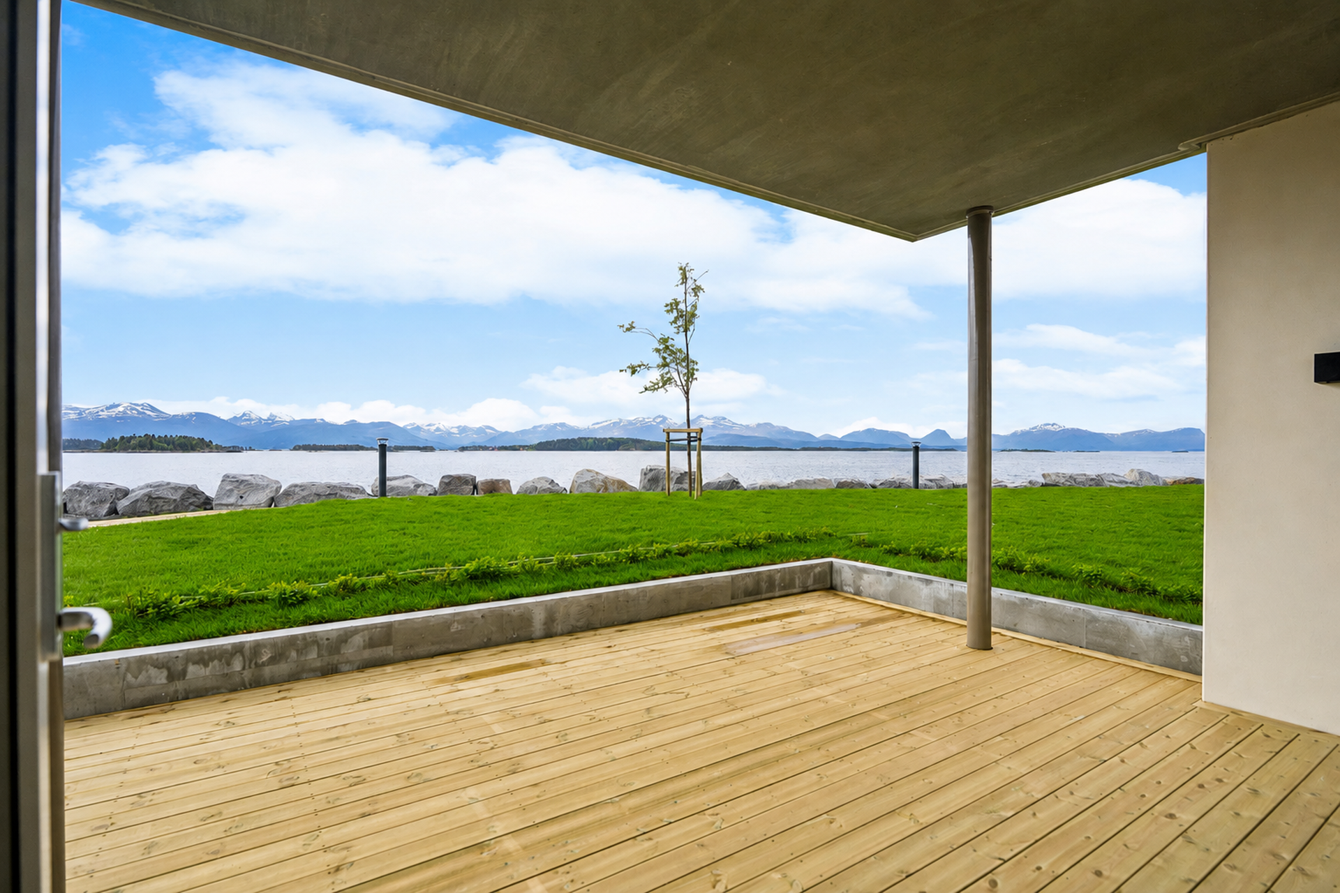 Velkommen til Grandfjære 8! Foto: EFKT - Enkelte bilder er digitalt møbler/redigert med KI. Bilde nummer 1 av 3