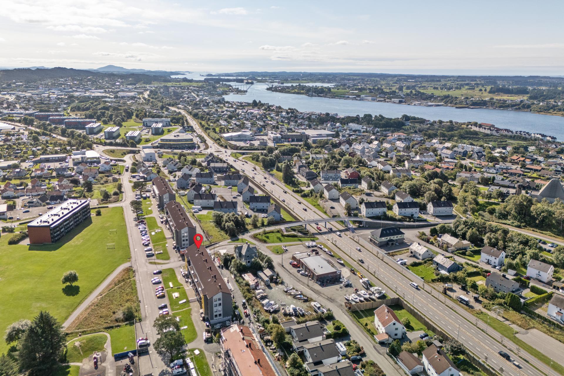 Eiendommen har en sentral beliggenhet i Haugesund.. Bilde nummer 2 av 3