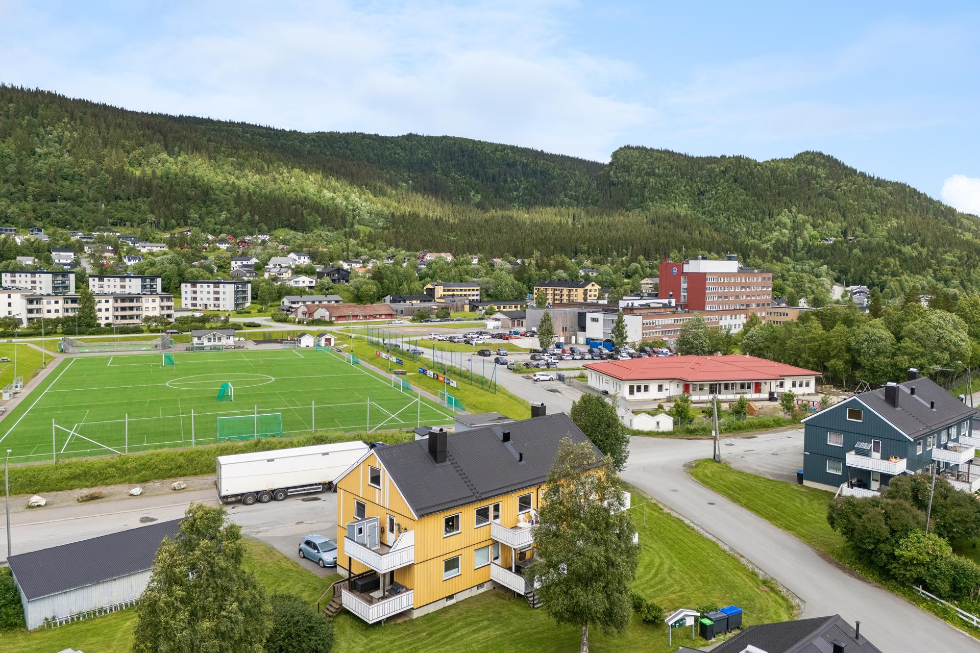 EiendomsMegler 1 v/ Julie Solheim-Jensen har gleden av å presentere en flott leilighet i Sportsalleen 8! Foto: EFKT . Bilde nummer 1 av 3