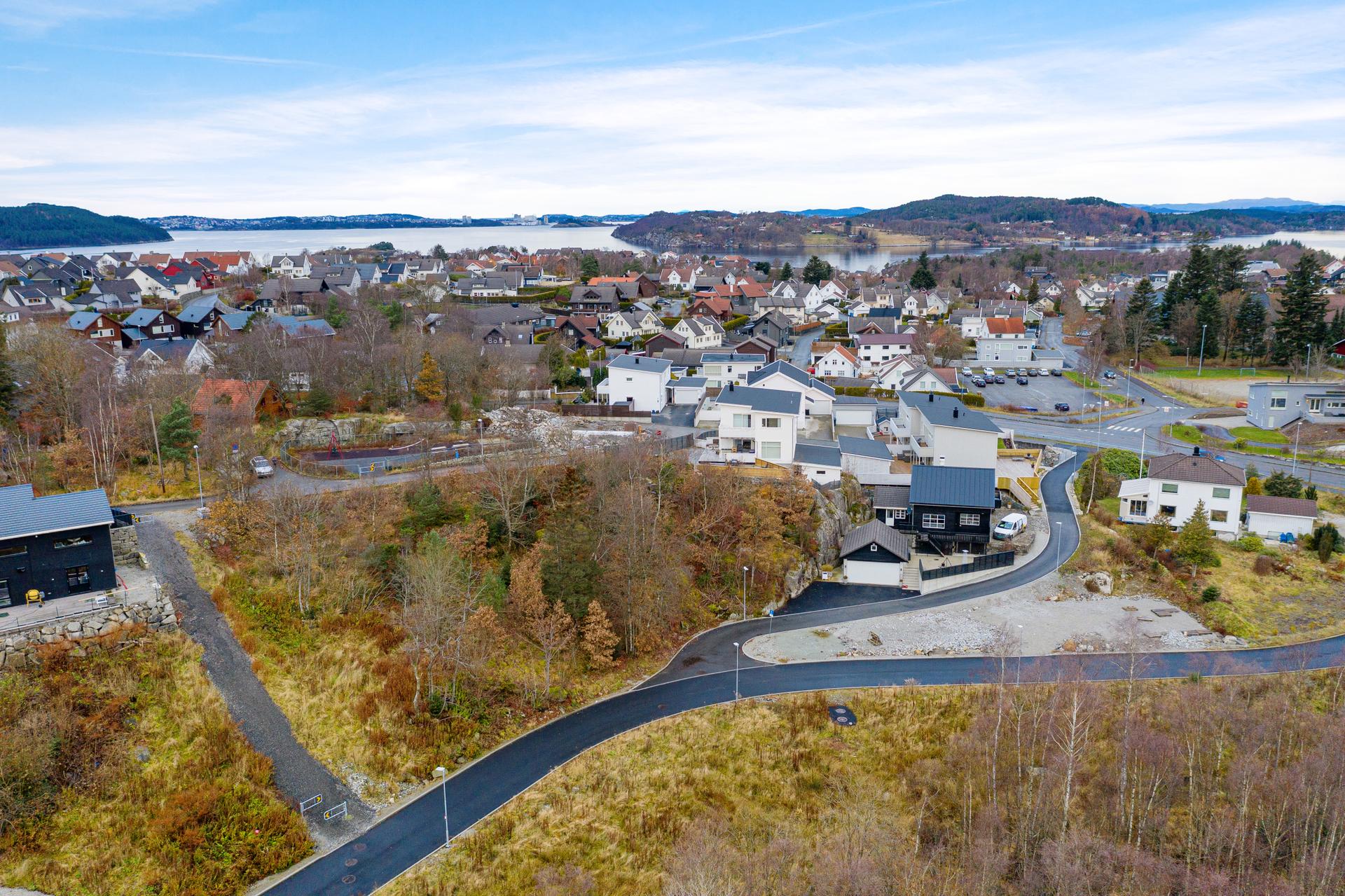 Flott tomt på 668 m² m/attraktiv og barnevennlig beliggenhet.. Bilde nummer 2 av 3