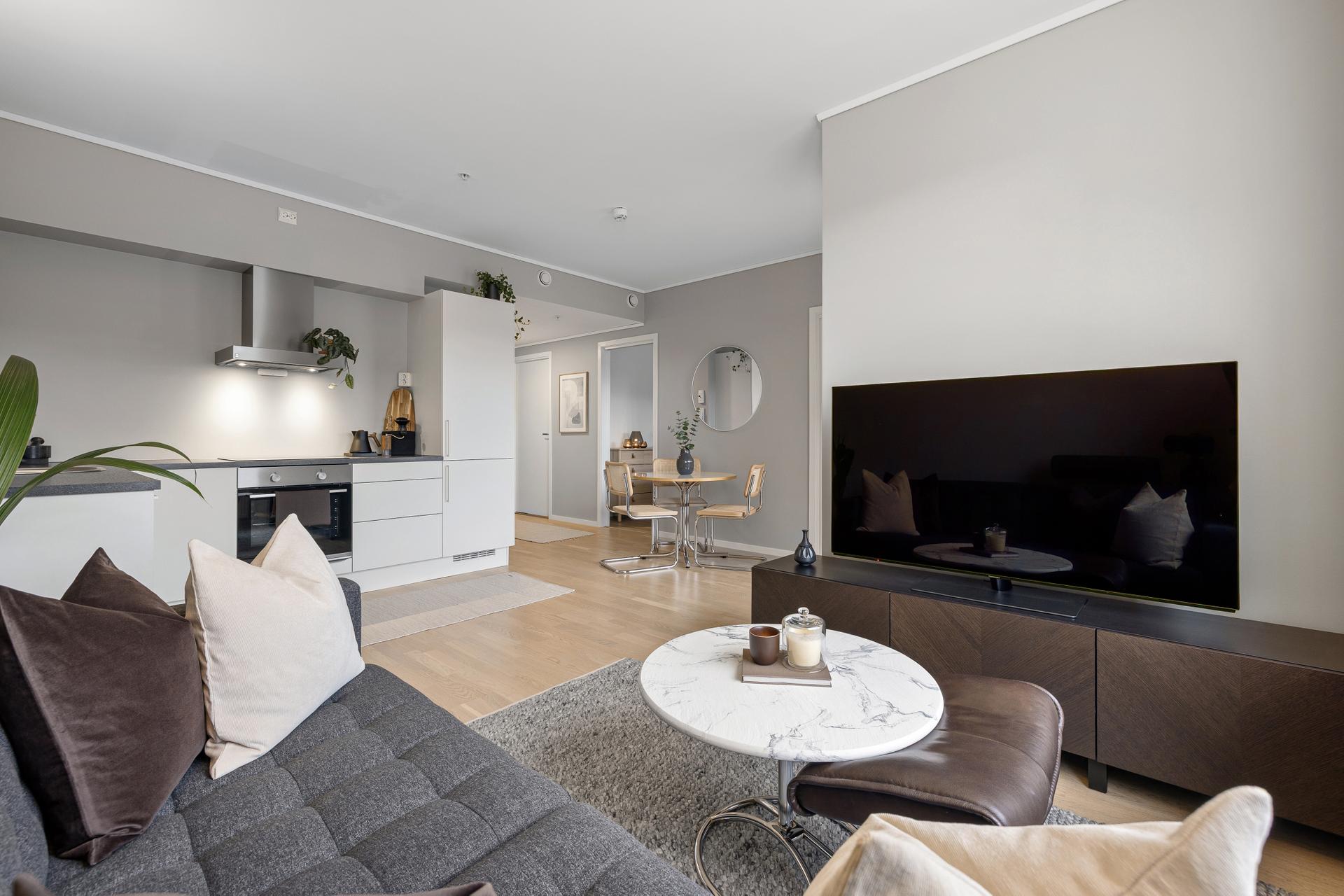 EiendomsMegler 1 v/Frank Robert Bae har gleden av å presentere en særdeles flott og moderne 2-roms selveierleilighet beliggende på populære Reppe. Foto: Nonstad Foto v/Julian Nonstad. . Bilde nummer 1 av 3