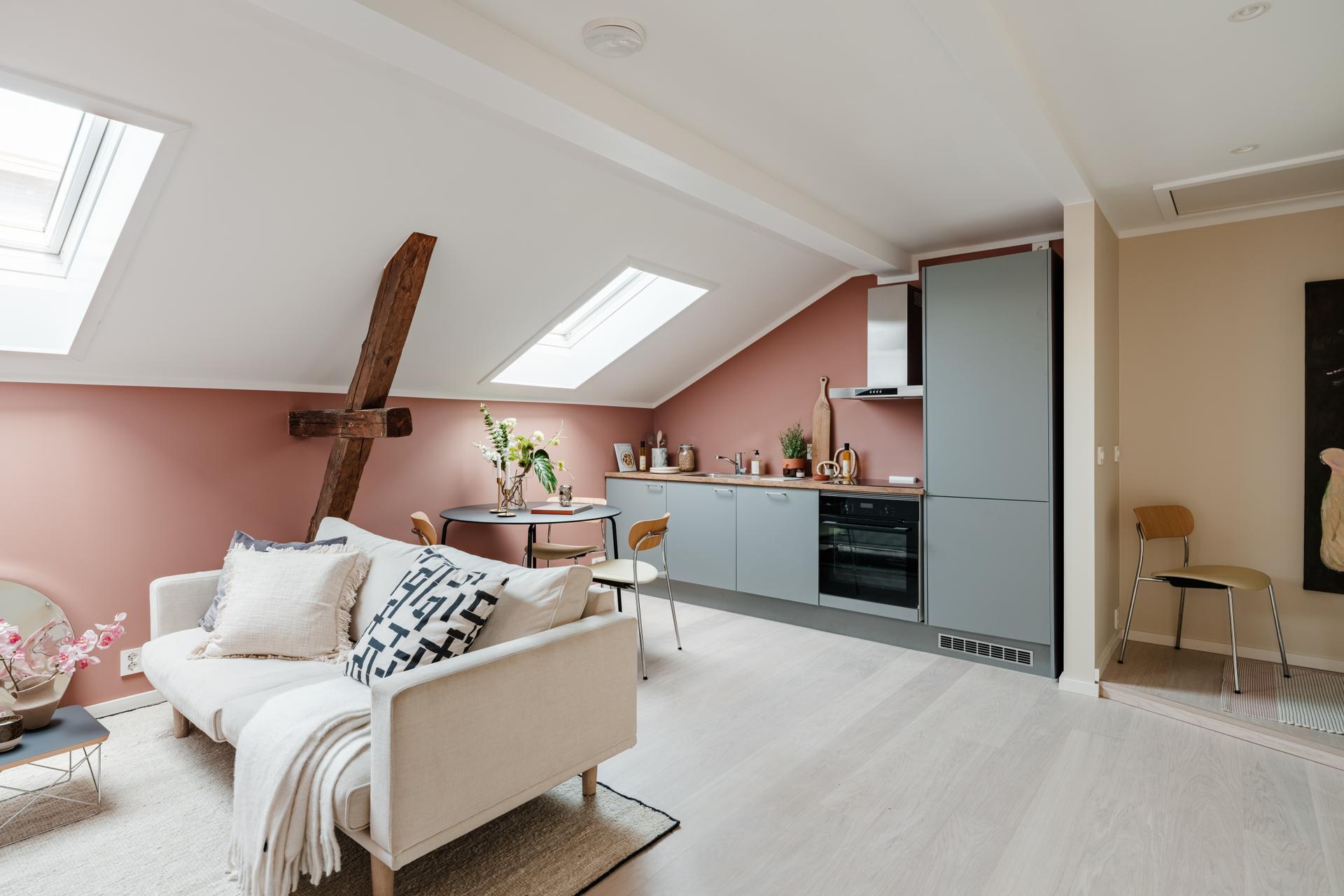 Ny, delikat 2-roms loftsleilighet med flott beliggenhet midt i bykjernen.. Bilde nummer 2 av 3