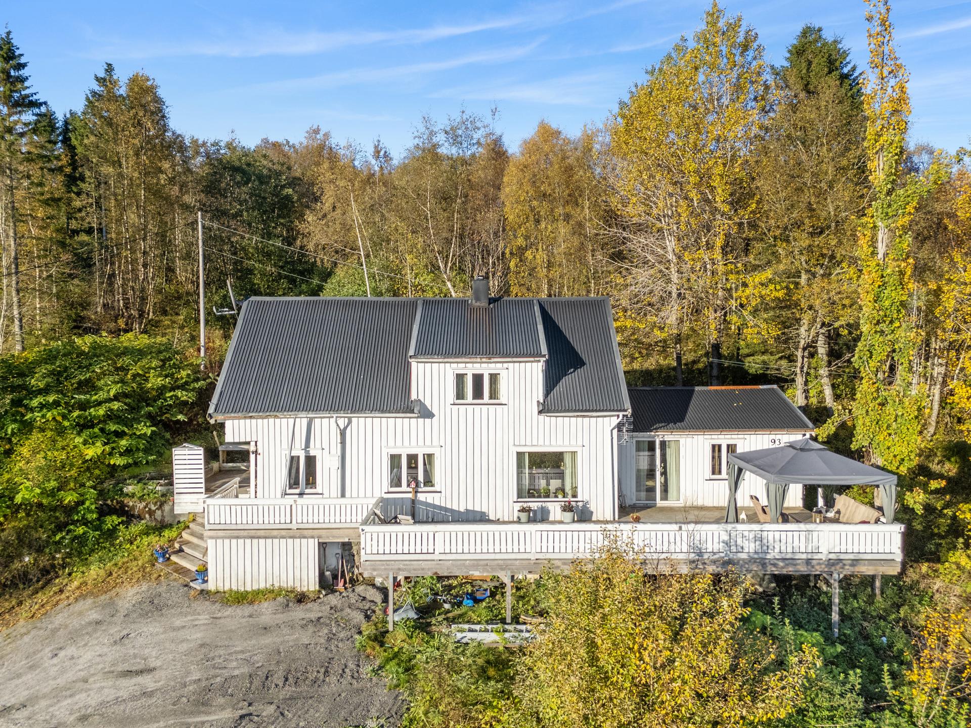 Eiendomsmegler 1 v/ Sindre Belsås har gleden av å presentere denne eiendommen i Åsmulveien 93!. Bilde nummer 1 av 3