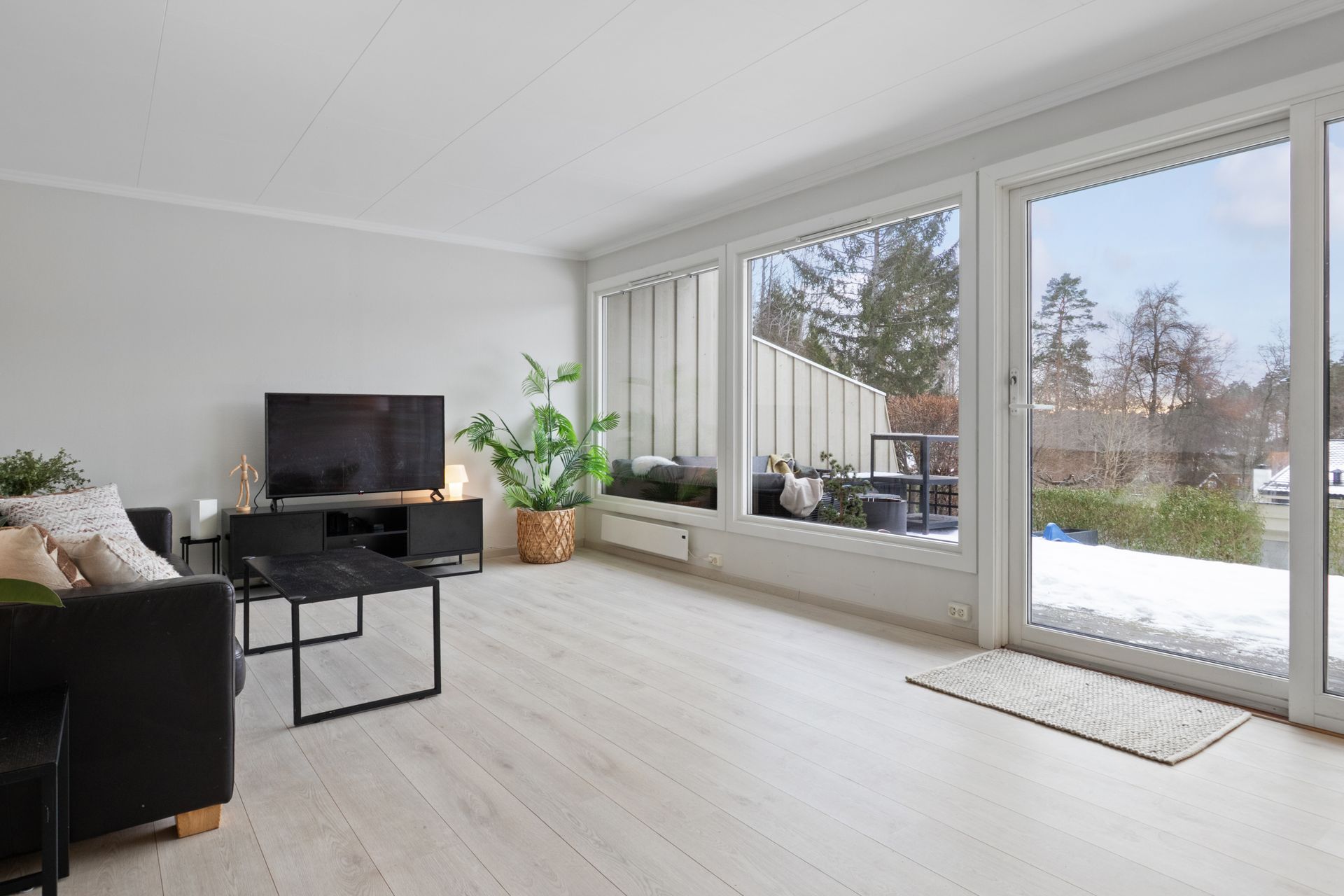 Velkommen til Strandåsveien 3B! Fotograf: Bk Eiendomsfoto Bjørn Kjærra. Fasade og drone: Frank Hesjedal.. Bilde nummer 1 av 3