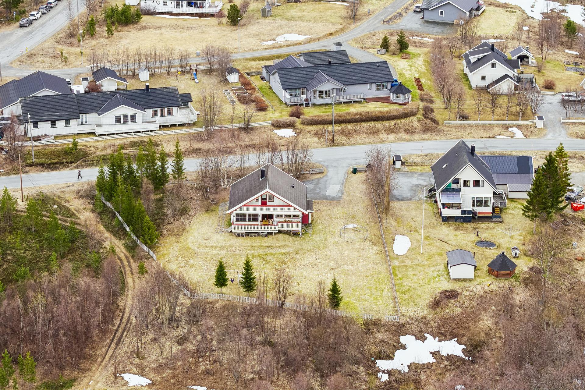 Eiendommen ligger i et etablert og familievennlig boligområde.. Bilde nummer 3 av 3