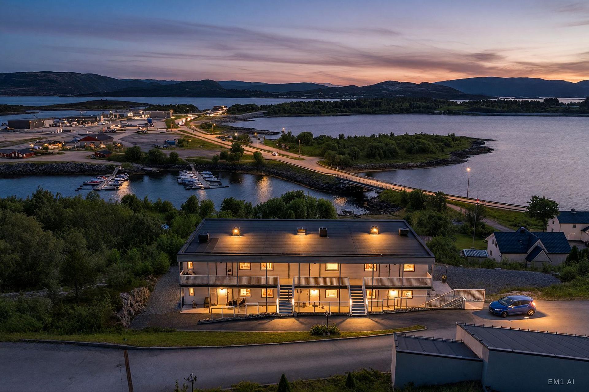 Velkommen til Fyrmesterveien 21! Foto: Husfoto AS (Børge Halseth). Bilde nummer 1 av 3